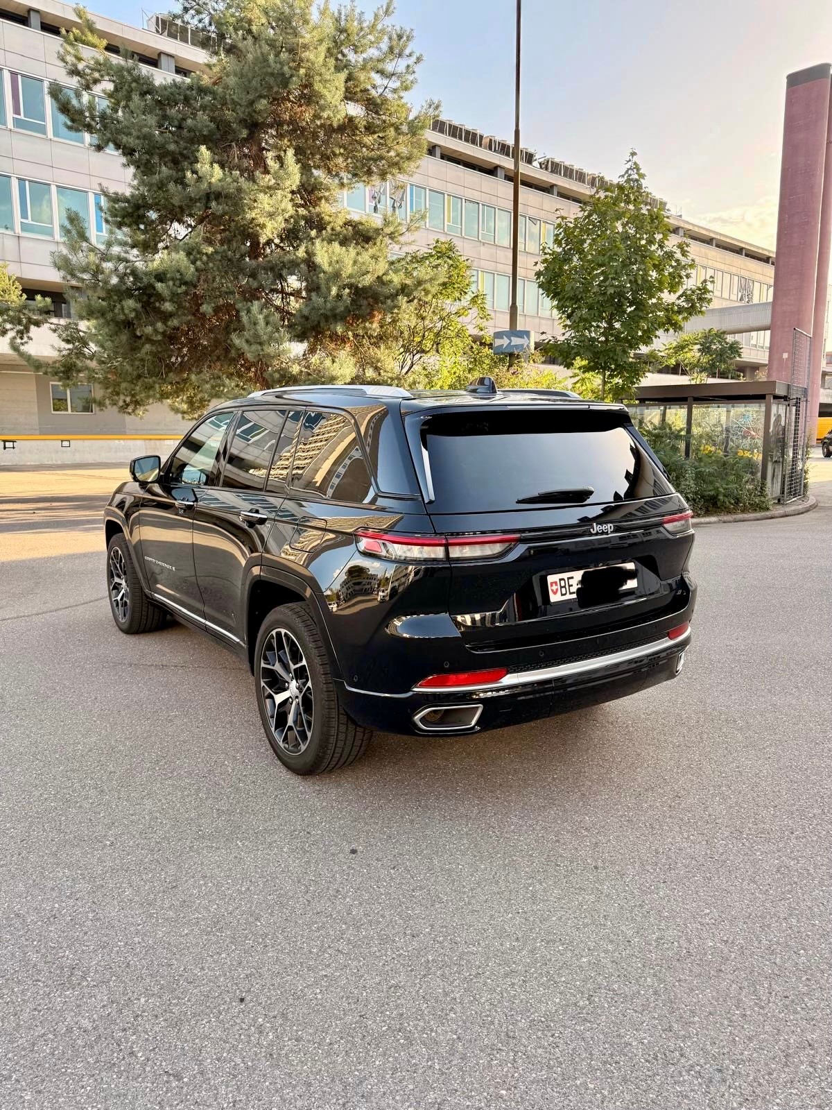 JEEP Grand Cherokee Summit Reserve-image-1