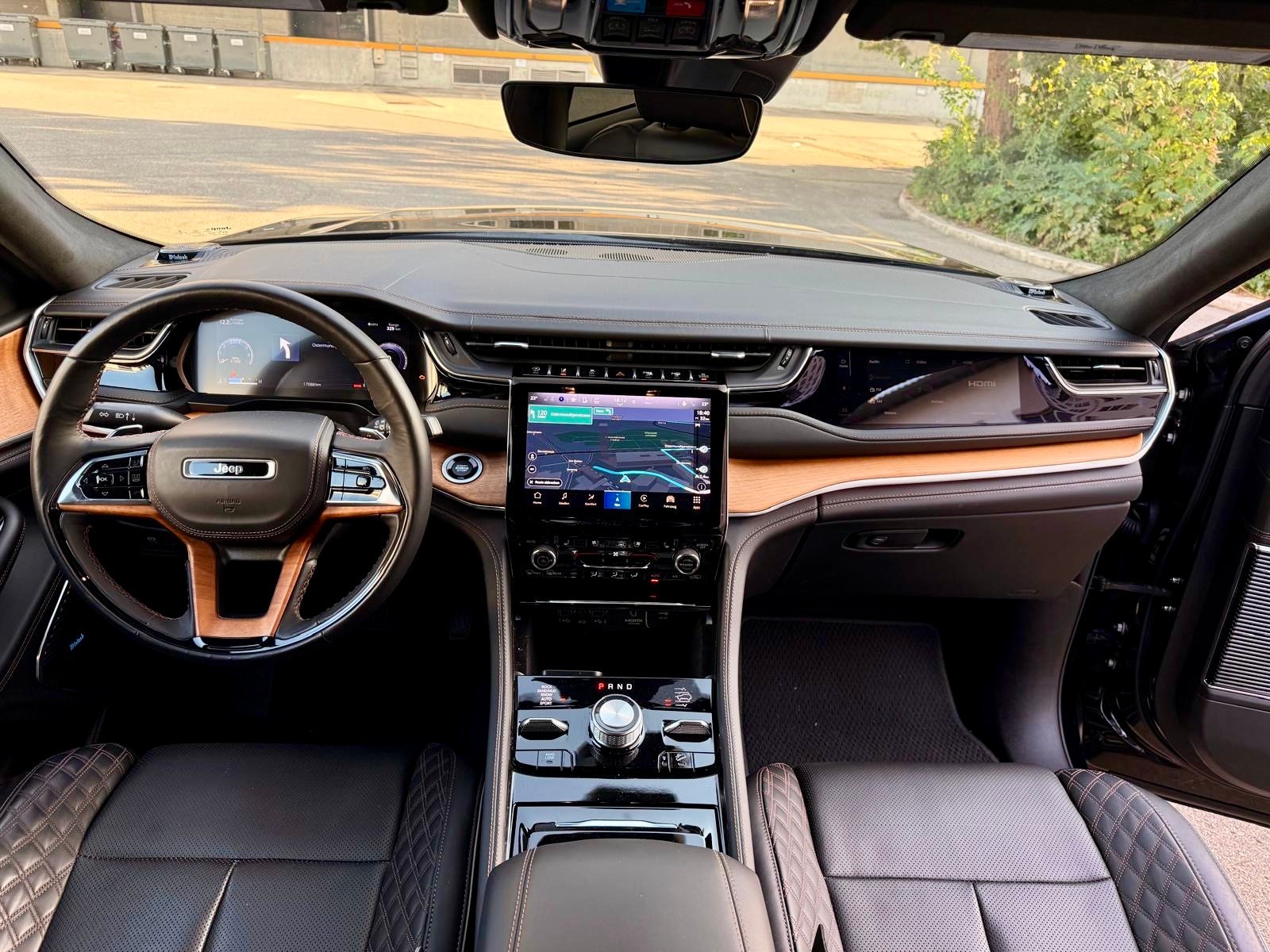 JEEP Grand Cherokee Summit Reserve-image-4