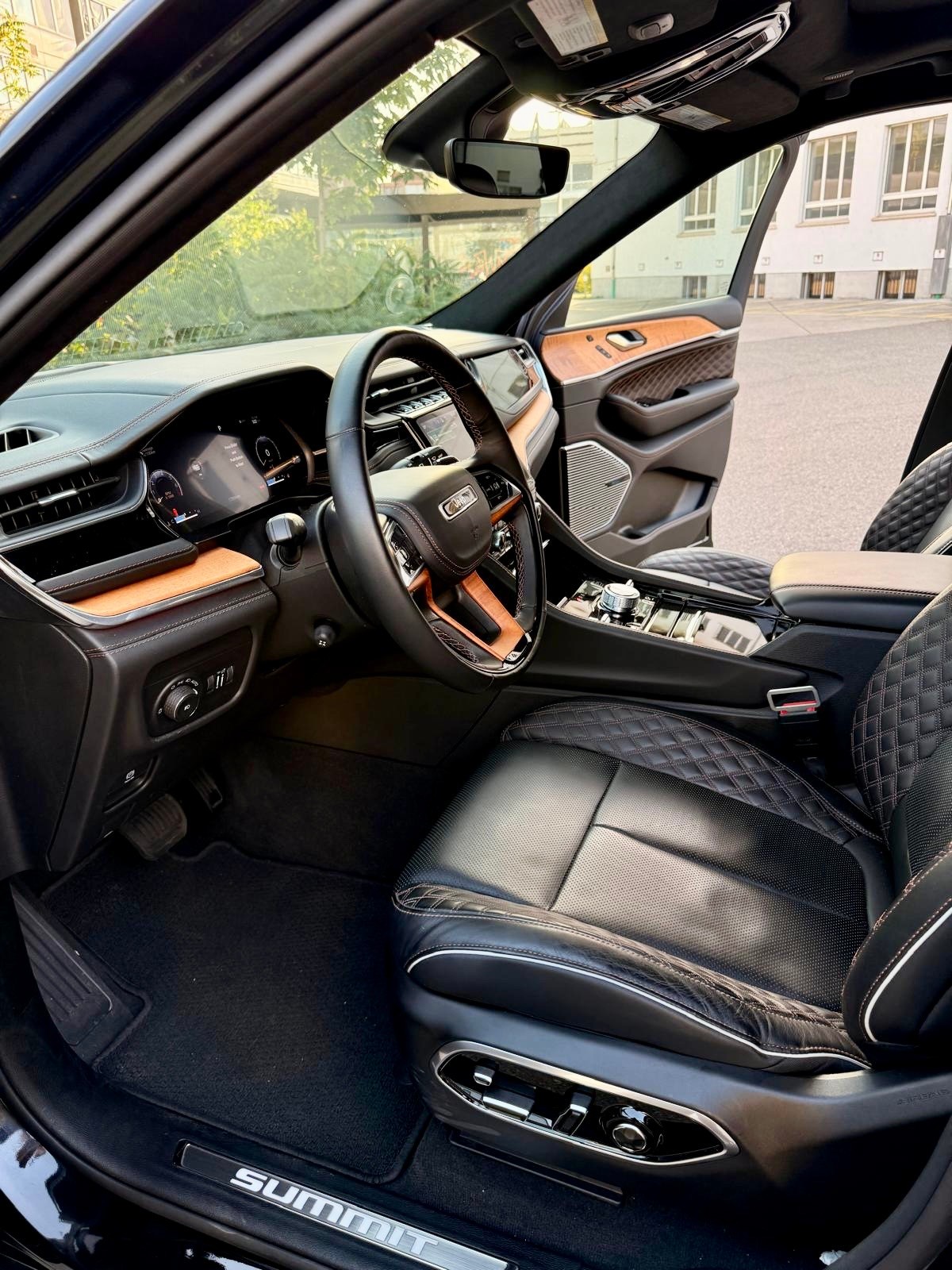 JEEP Grand Cherokee Summit Reserve-image-6
