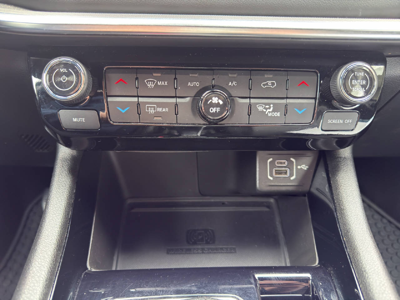 JEEP Compass 1.3 Turbo S inkl. Schiebedach-image-12