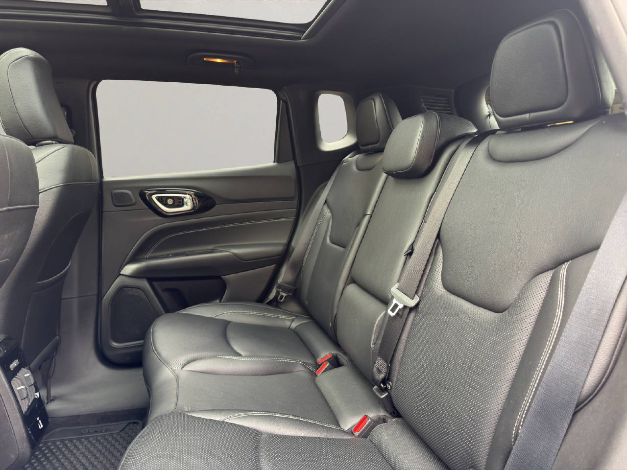 JEEP Compass 1.3 Turbo S inkl. Schiebedach-image-6
