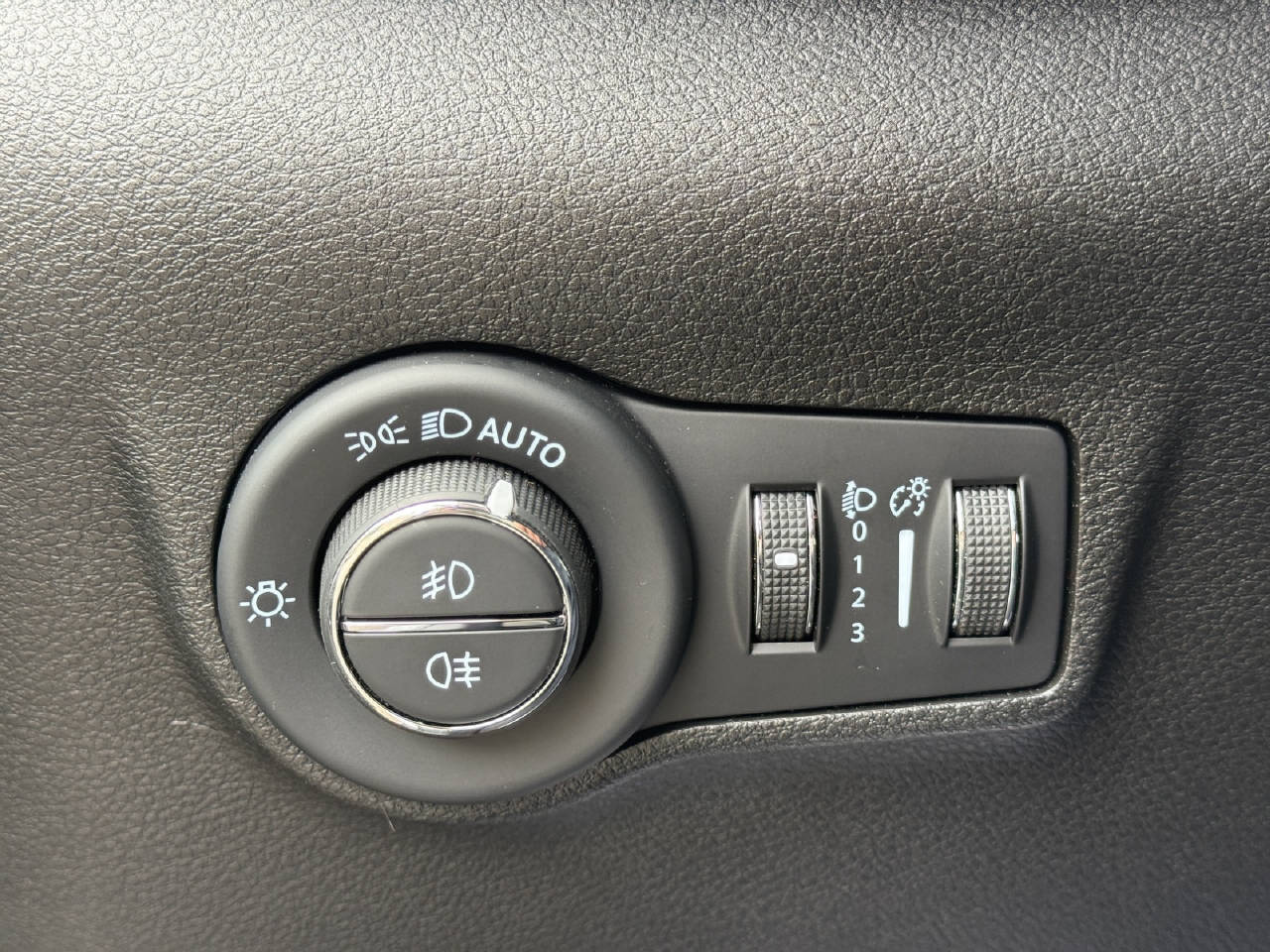 JEEP Compass 1.3 Turbo S inkl. Schiebedach-image-18