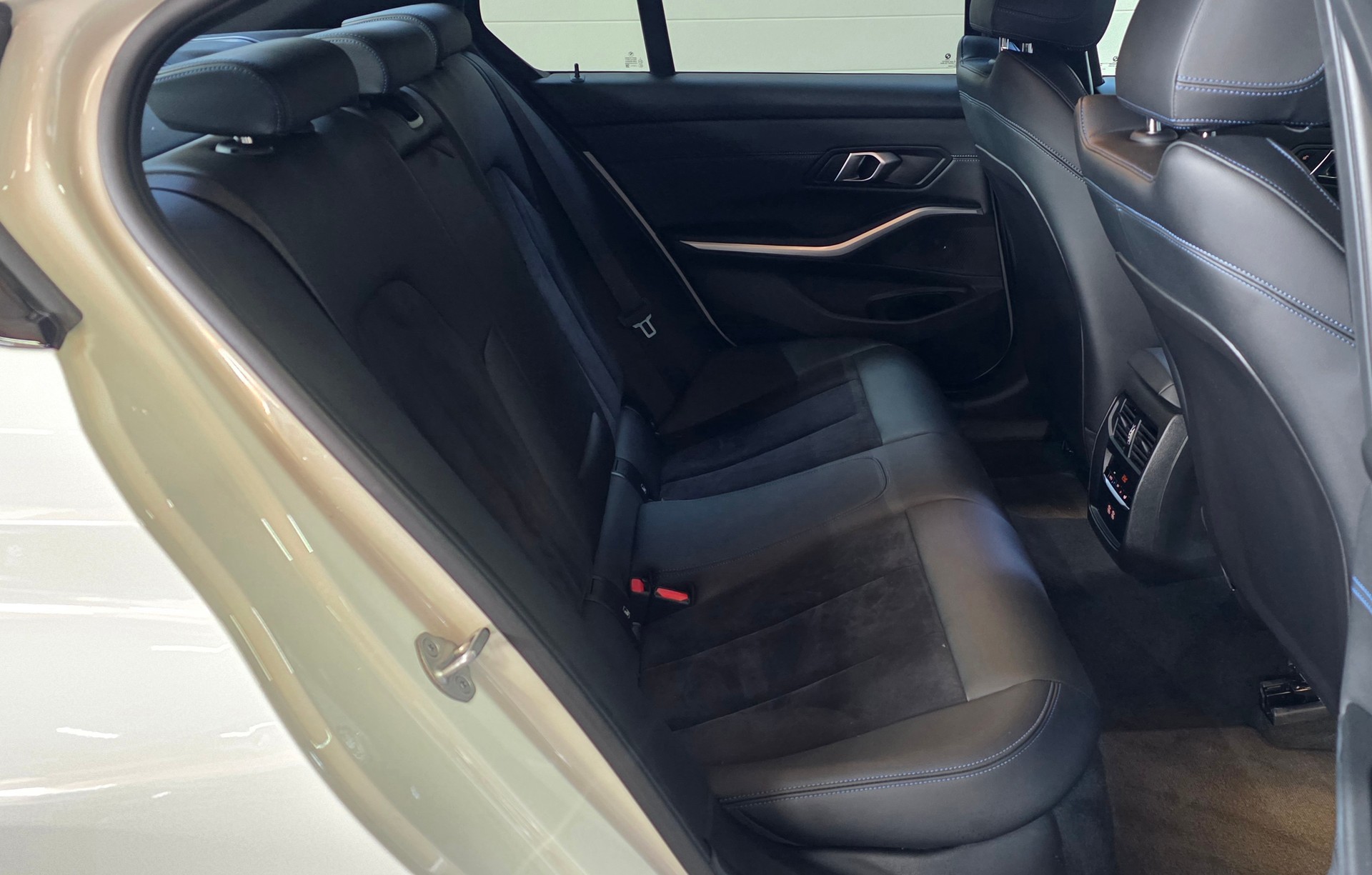 BMW 320d xDrive 48V Steptronic M Sport *Elektrische Sitze*Rückfahrkamera*HeadUp Display*-image-28