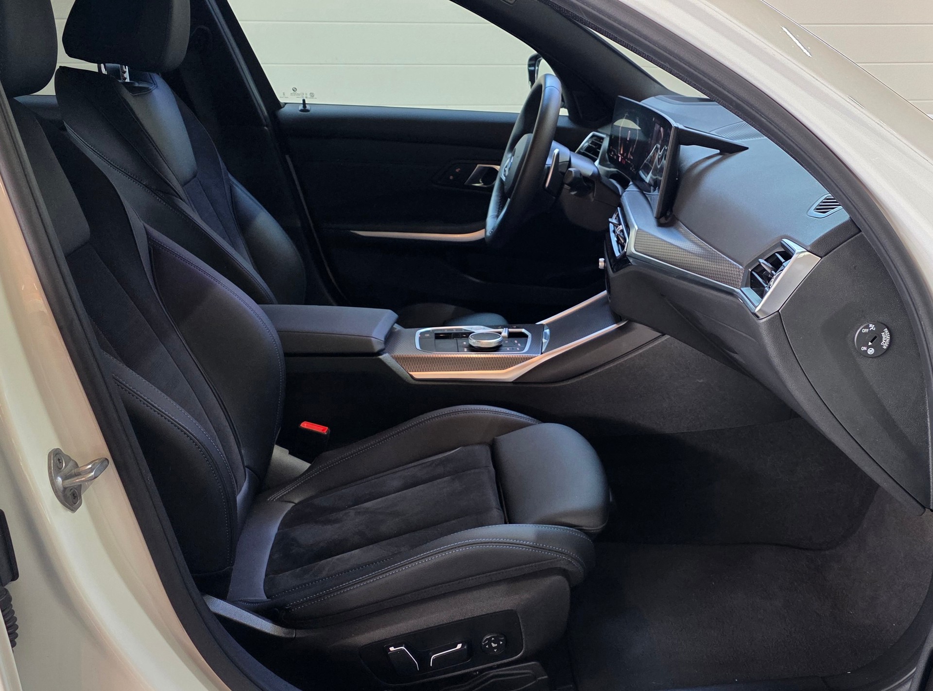 BMW 320d xDrive 48V Steptronic M Sport *Elektrische Sitze*Rückfahrkamera*HeadUp Display*-image-25