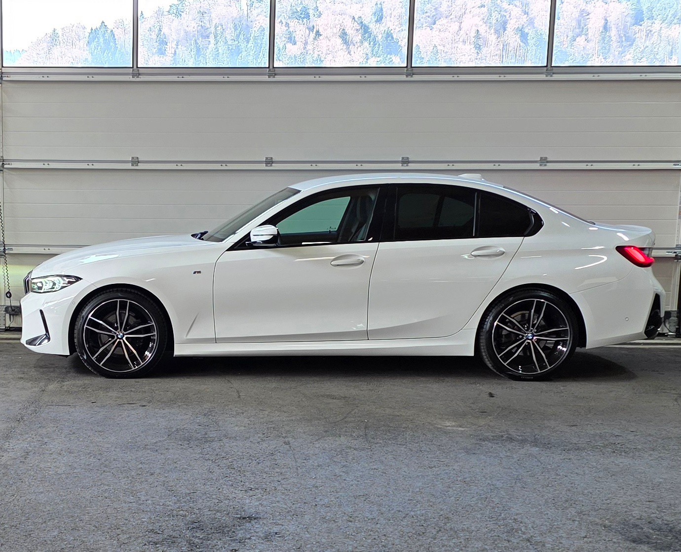 BMW 320d xDrive 48V Steptronic M Sport *Elektrische Sitze*Rückfahrkamera*HeadUp Display*-image-1