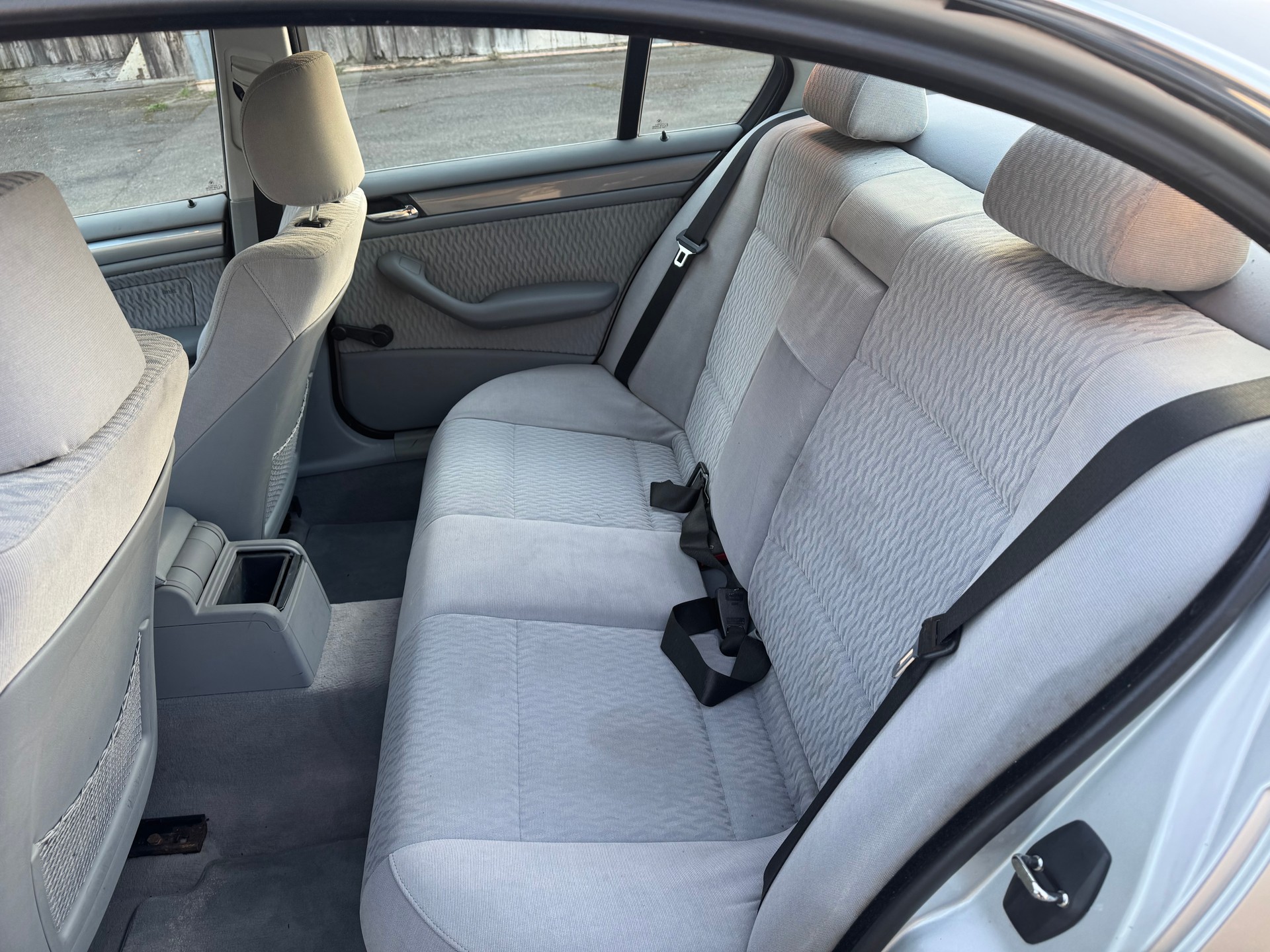 BMW 320i-image-5