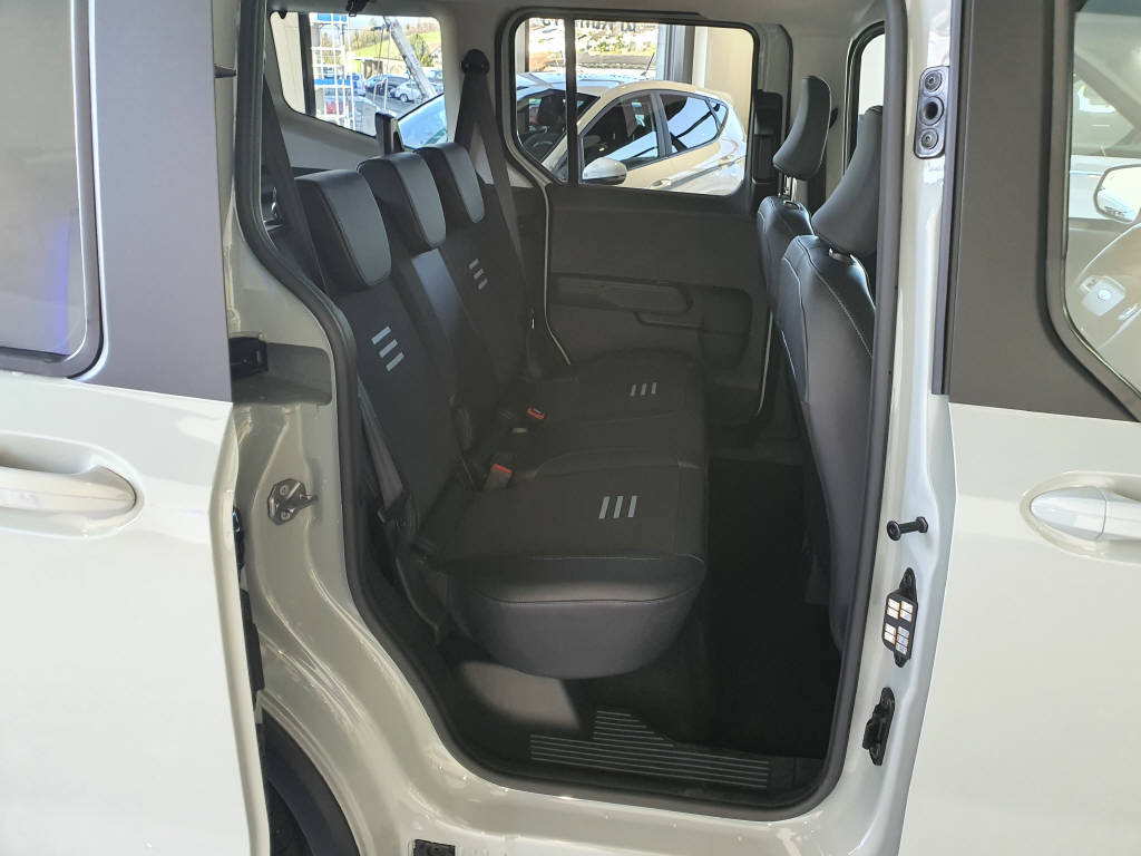 FORD E-Tourneo Courier Active-image-13