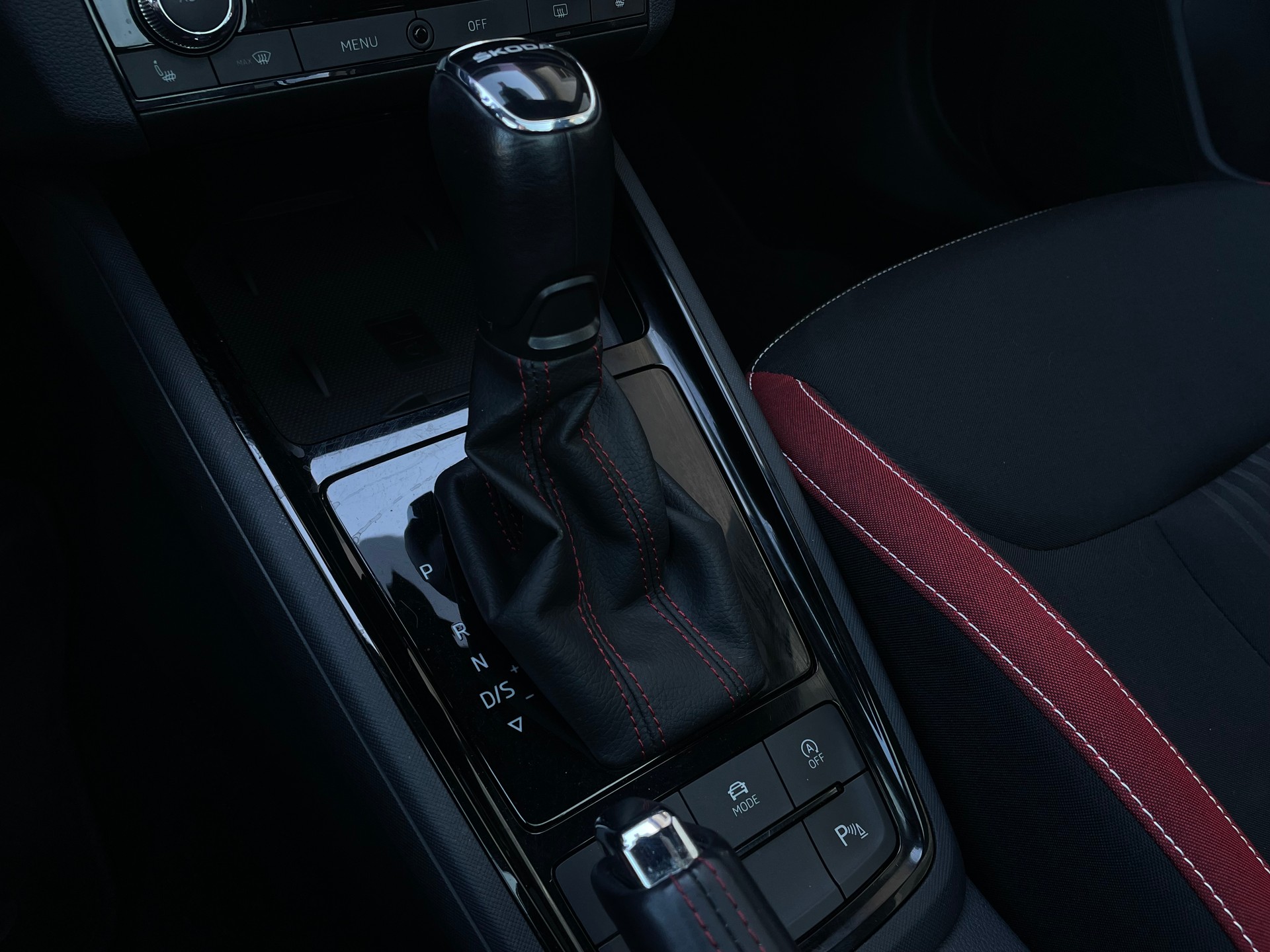 SKODA Scala 1.0 TSI Monte Carlo DSG-image-8