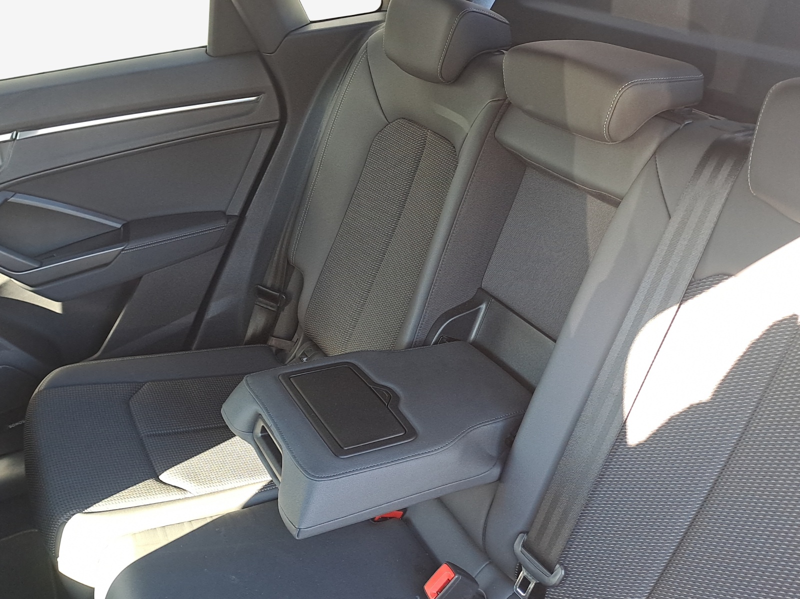 AUDI Q3 35 TFSI S line Attraction S-tronic-image-11