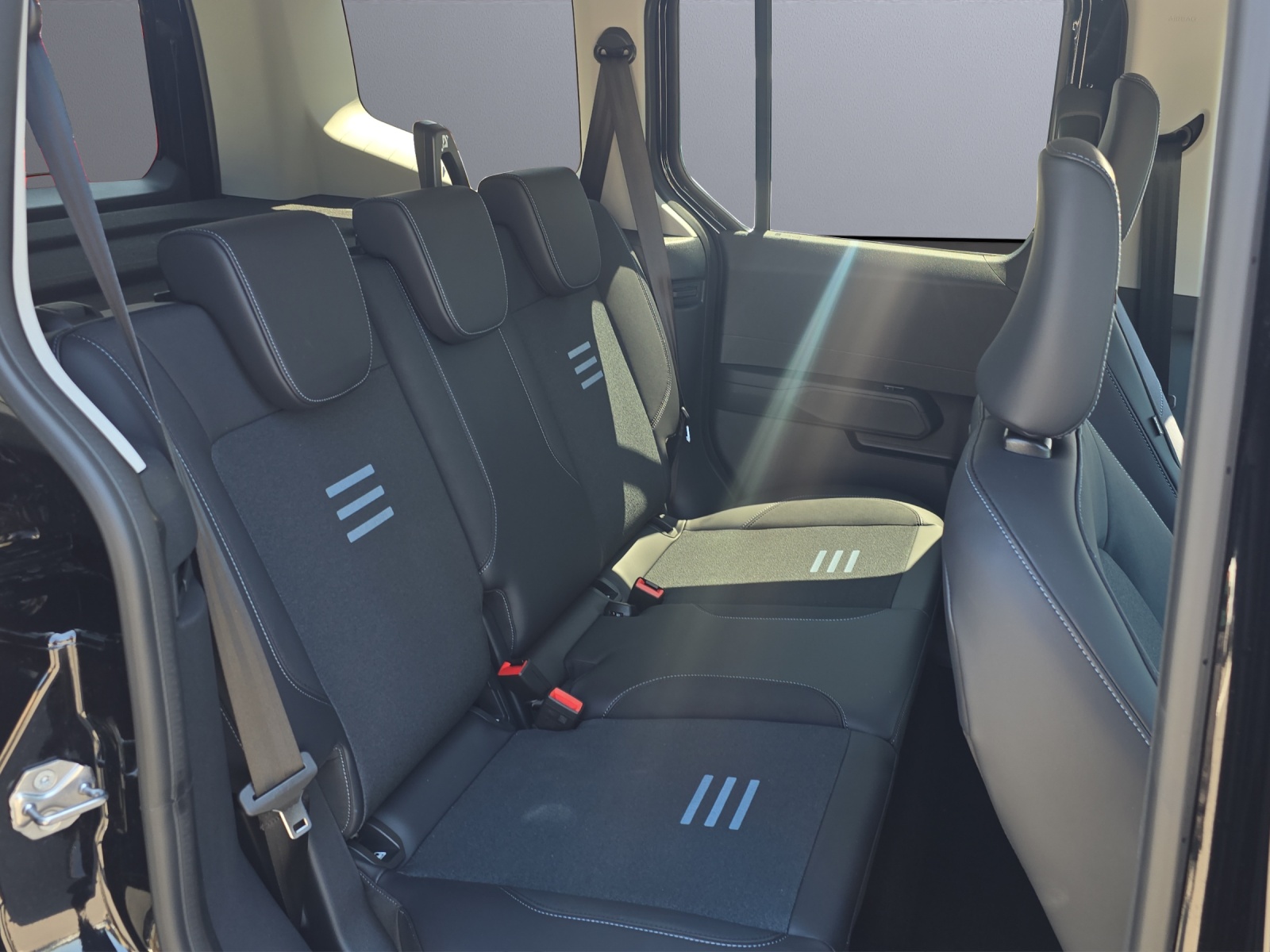 FORD E-Tourneo Courier Active-image-12