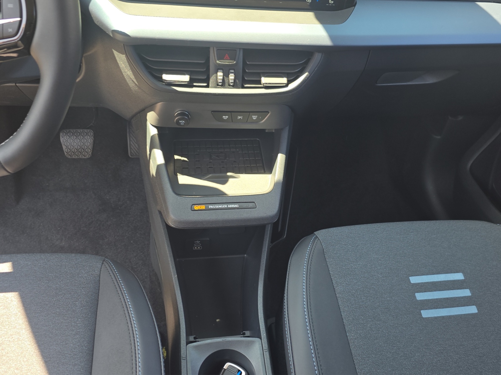 FORD E-Tourneo Courier Active-image-9