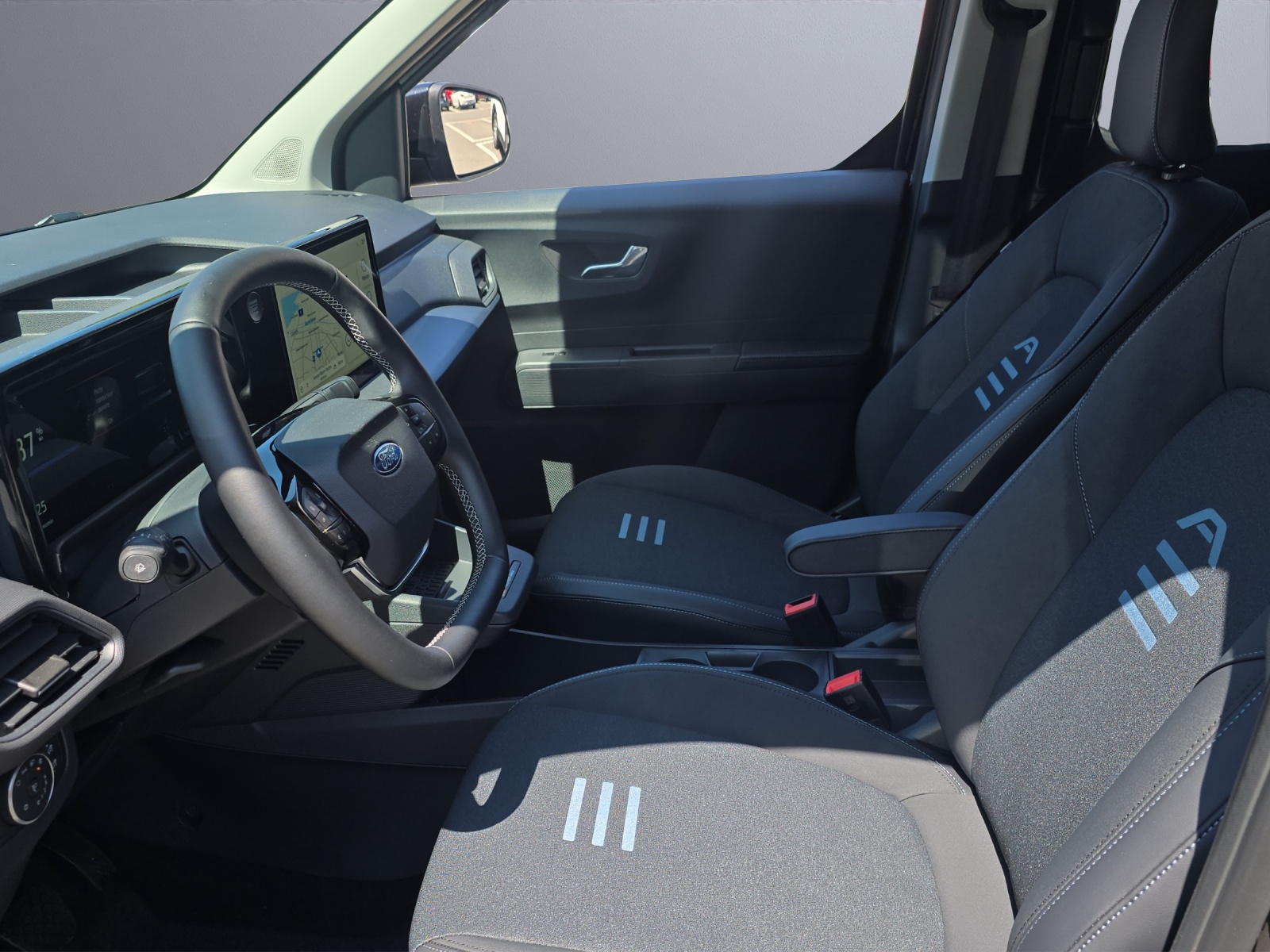 FORD E-Tourneo Courier Active-image-4