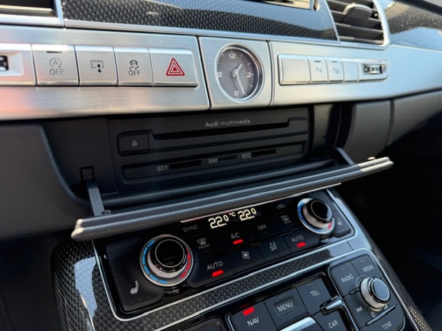 AUDI S8 4.0 TFSI V8 quattro tiptronic-image-55