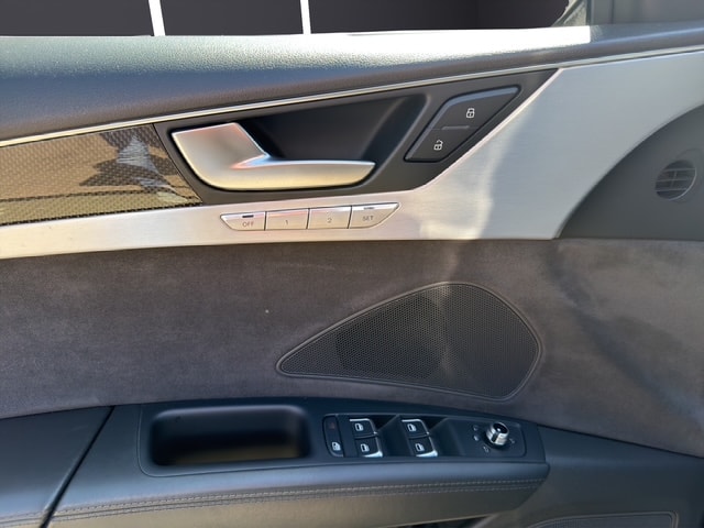 AUDI S8 4.0 TFSI V8 quattro tiptronic-image-19