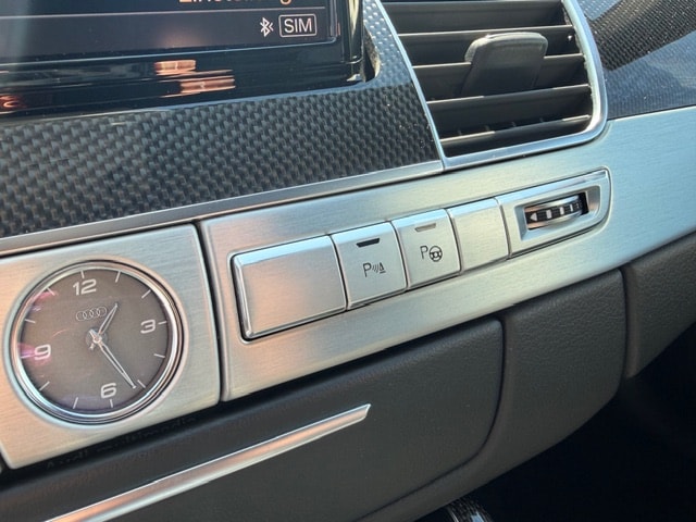 AUDI S8 4.0 TFSI V8 quattro tiptronic-image-52