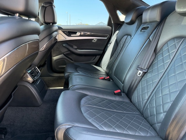AUDI S8 4.0 TFSI V8 quattro tiptronic-image-40