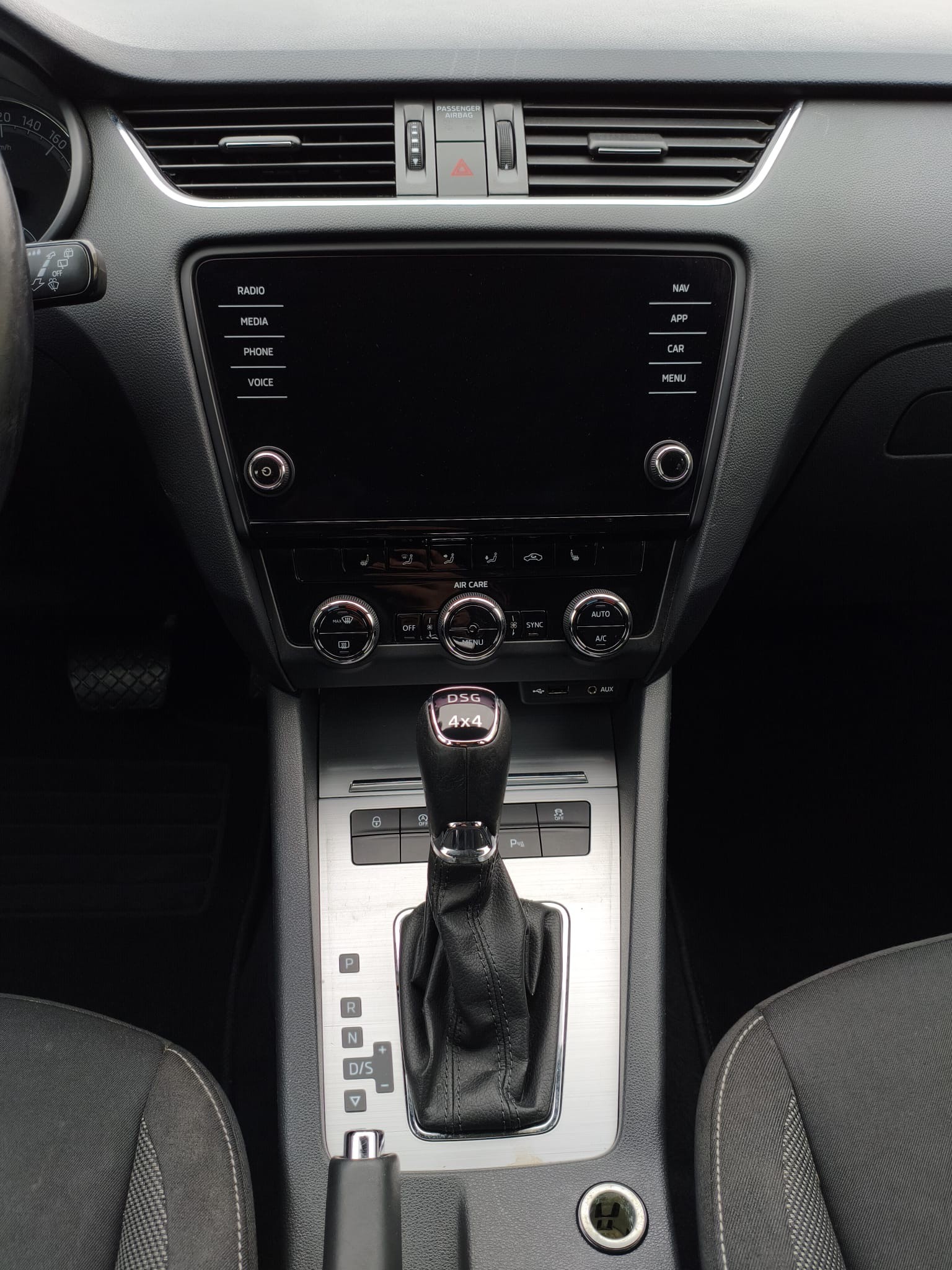 SKODA Octavia Combi 2.0 TDI Ambition 4x4-image-14