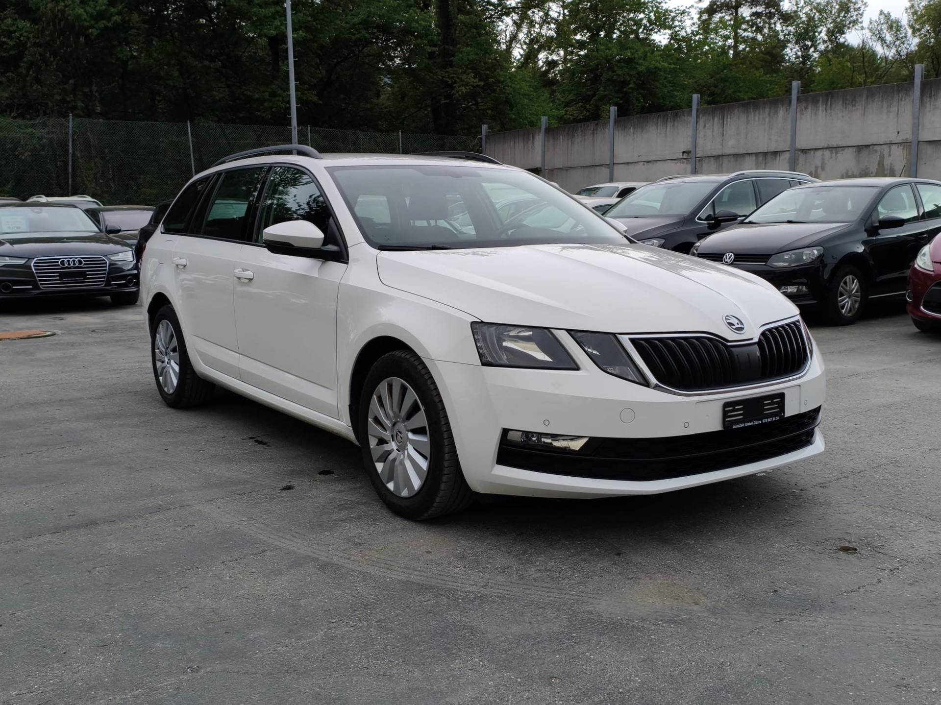 SKODA Octavia Combi 2.0 TDI Ambition 4x4-image-1