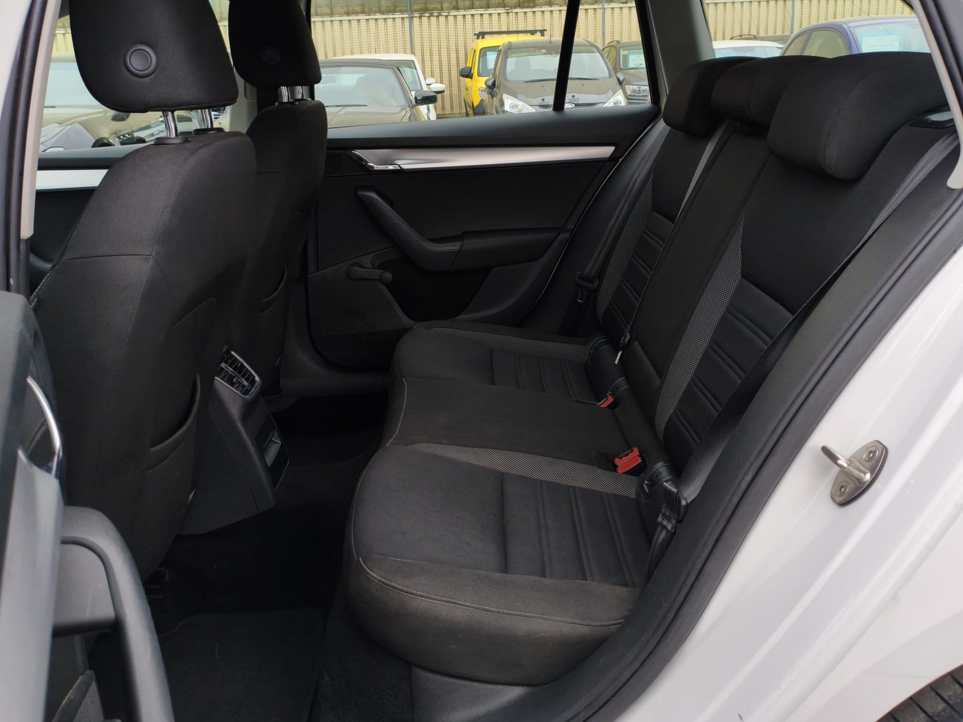 SKODA Octavia Combi 2.0 TDI Ambition 4x4-image-10