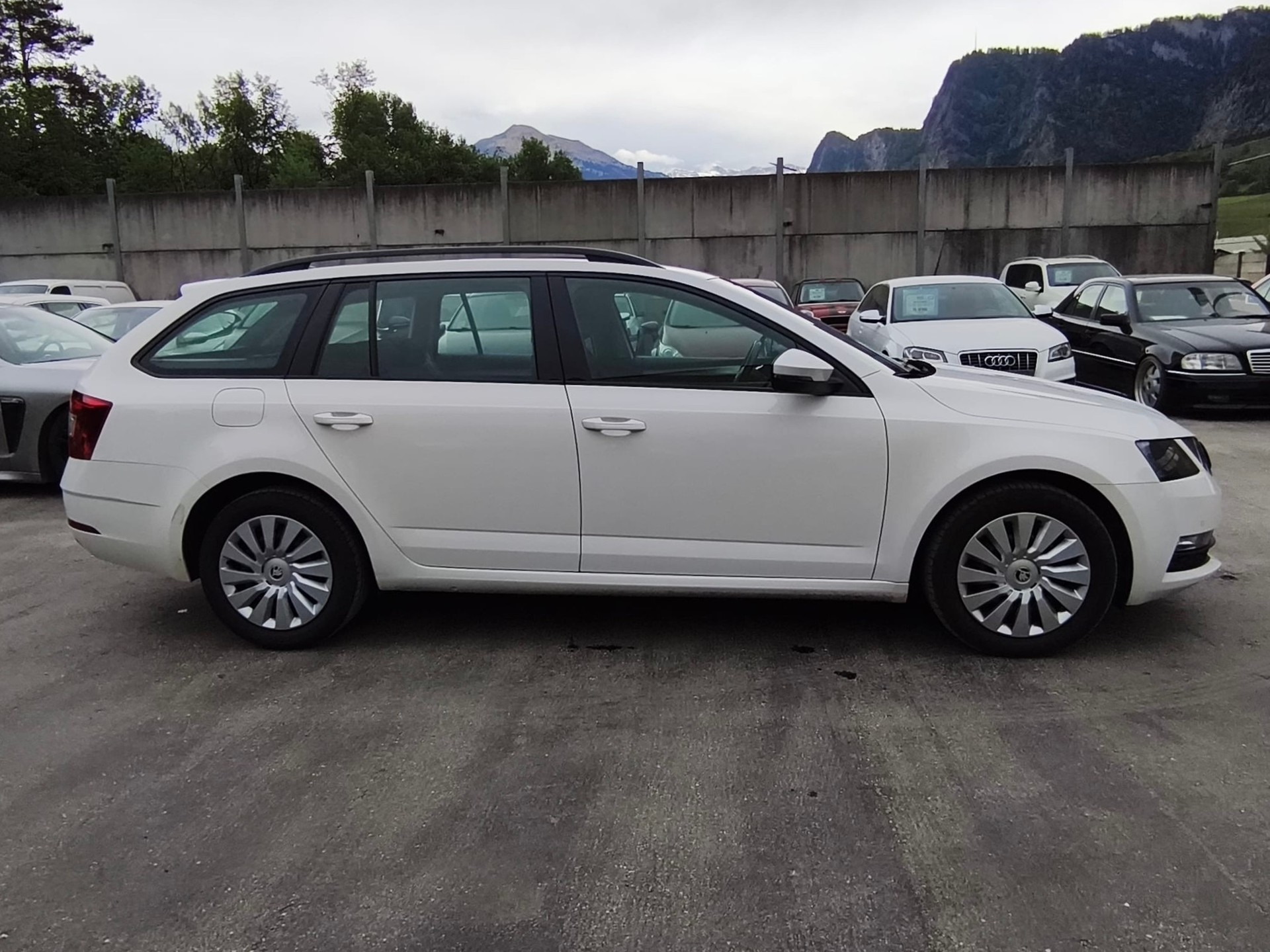 SKODA Octavia Combi 2.0 TDI Ambition 4x4-image-2
