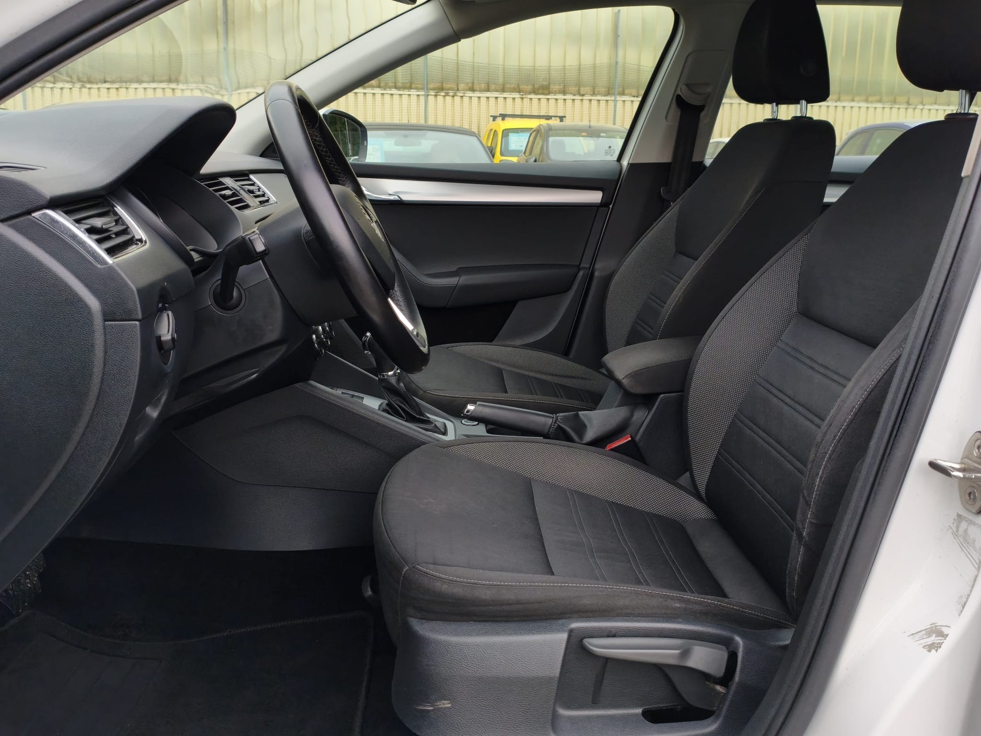 SKODA Octavia Combi 2.0 TDI Ambition 4x4-image-9