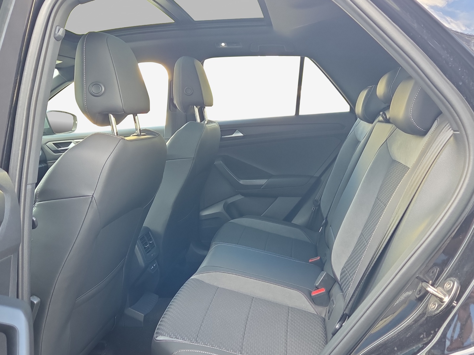 VW T-Roc 2.0 TSI R DSG 4Motion-image-11