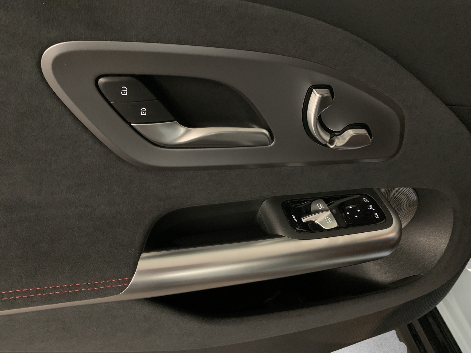MERCEDES-BENZ CLA 200 4MATIC-image-5