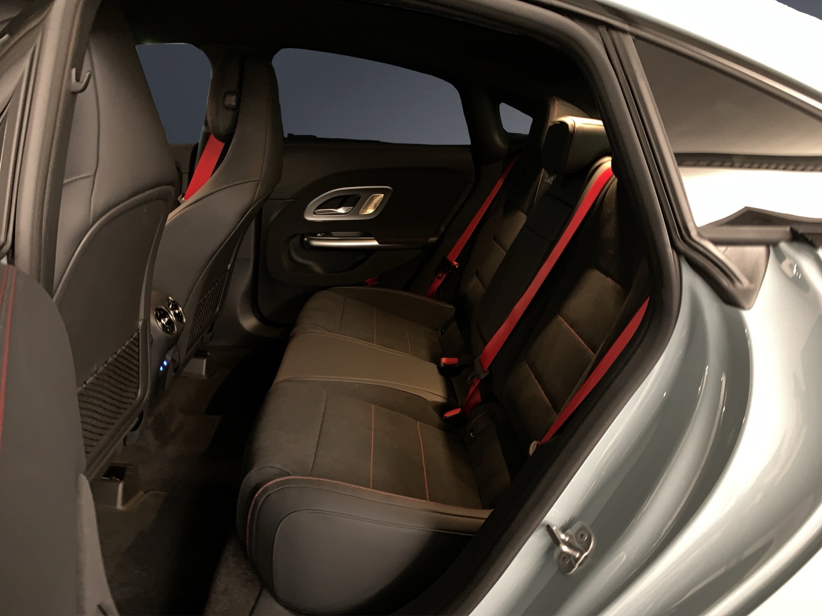 MERCEDES-BENZ CLA 200 4MATIC-image-10