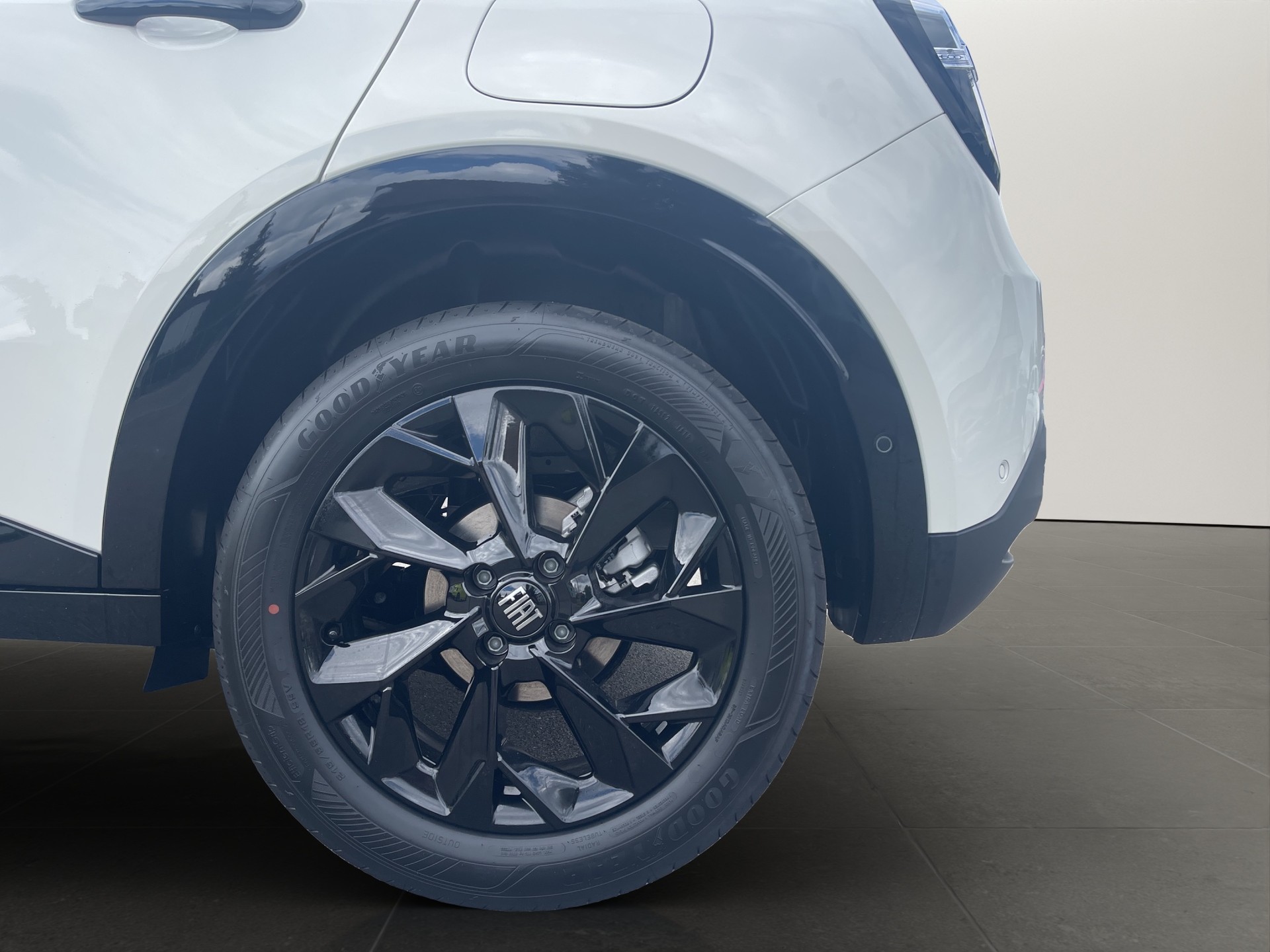 FIAT 600 1.2 Hybrid 145 Sport-image-18