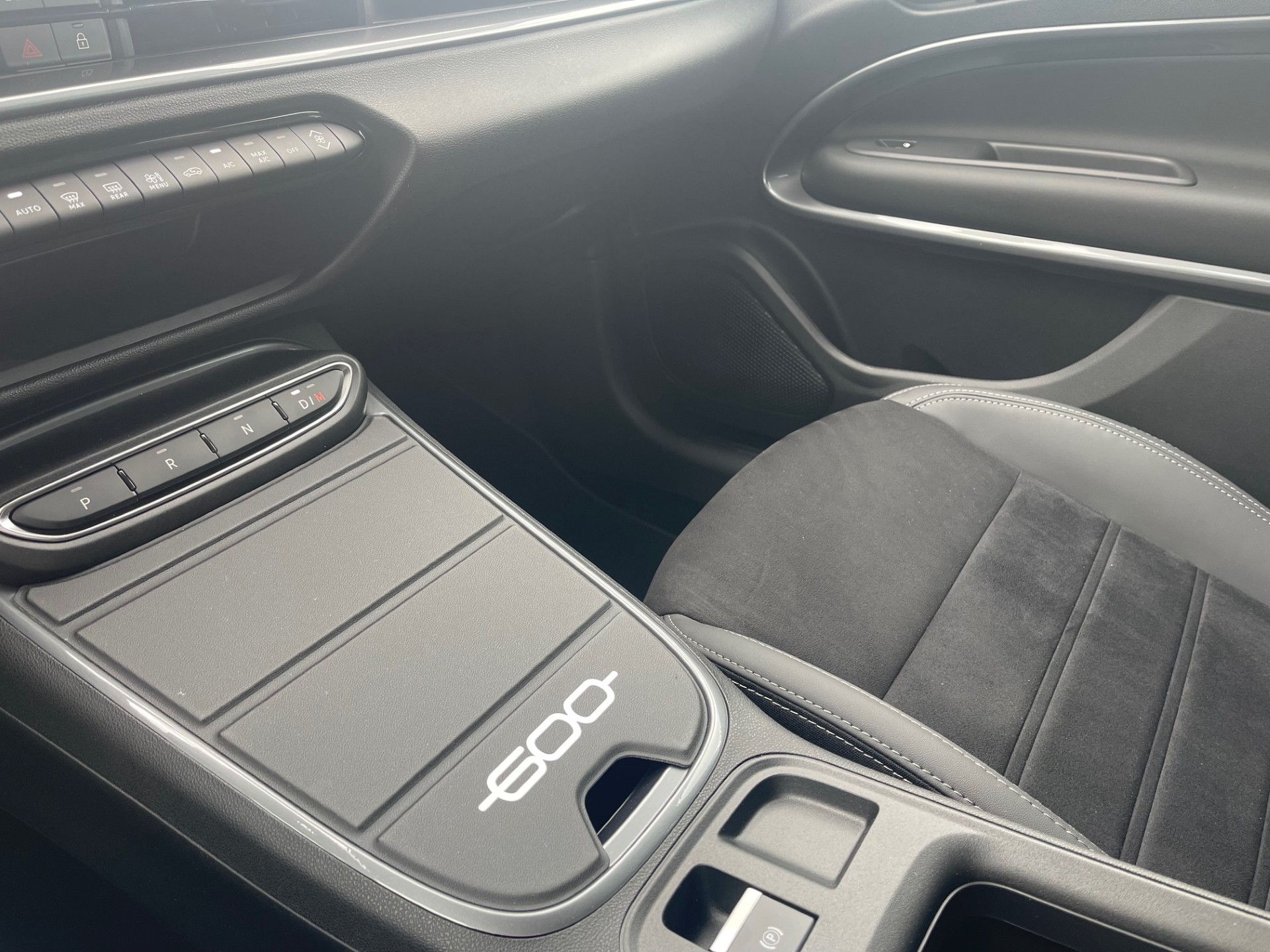 FIAT 600 1.2 Hybrid 145 Sport-image-8