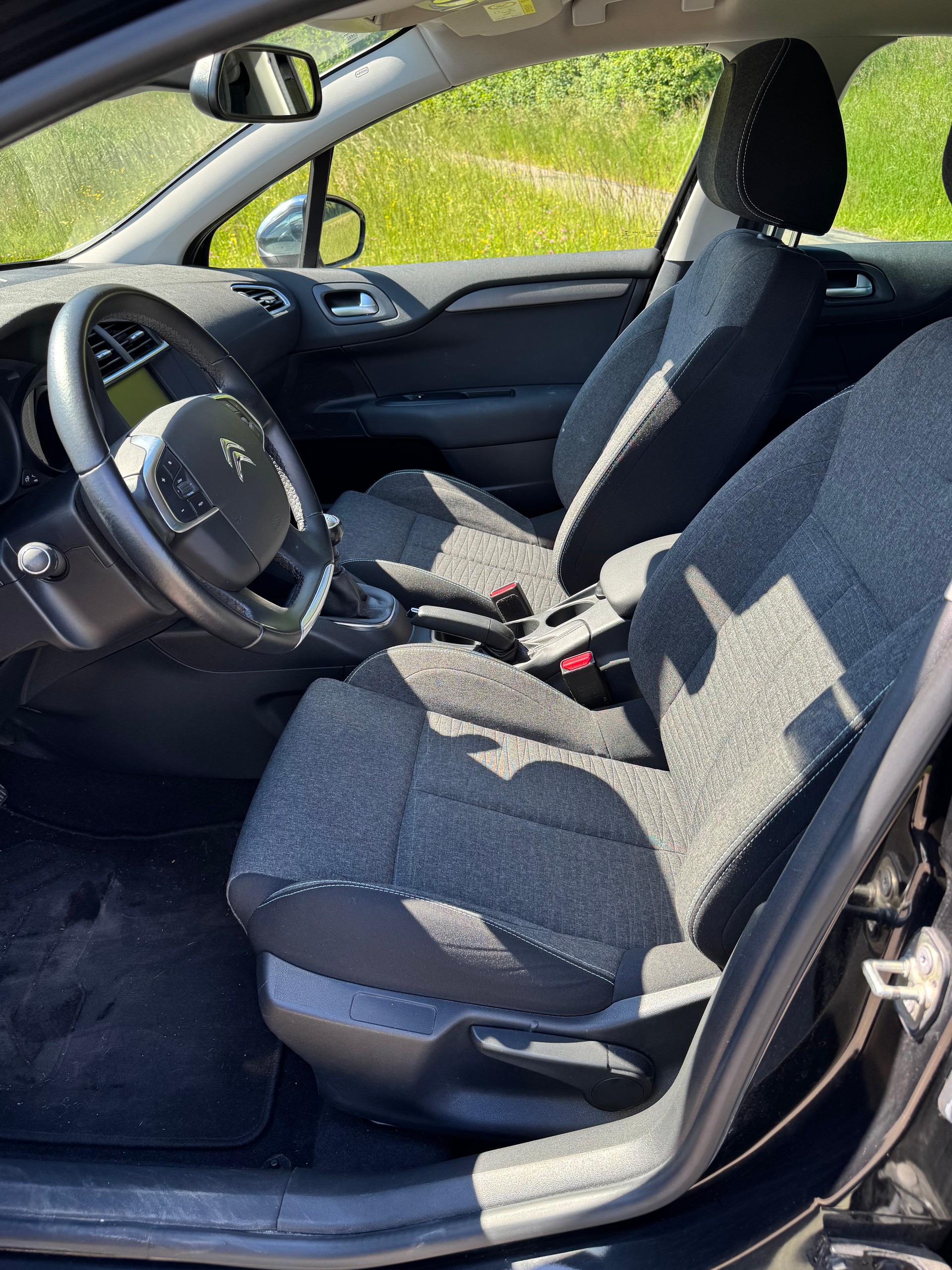 CITROEN 1.6 BlueHDi 120 Feel Edition-image-3
