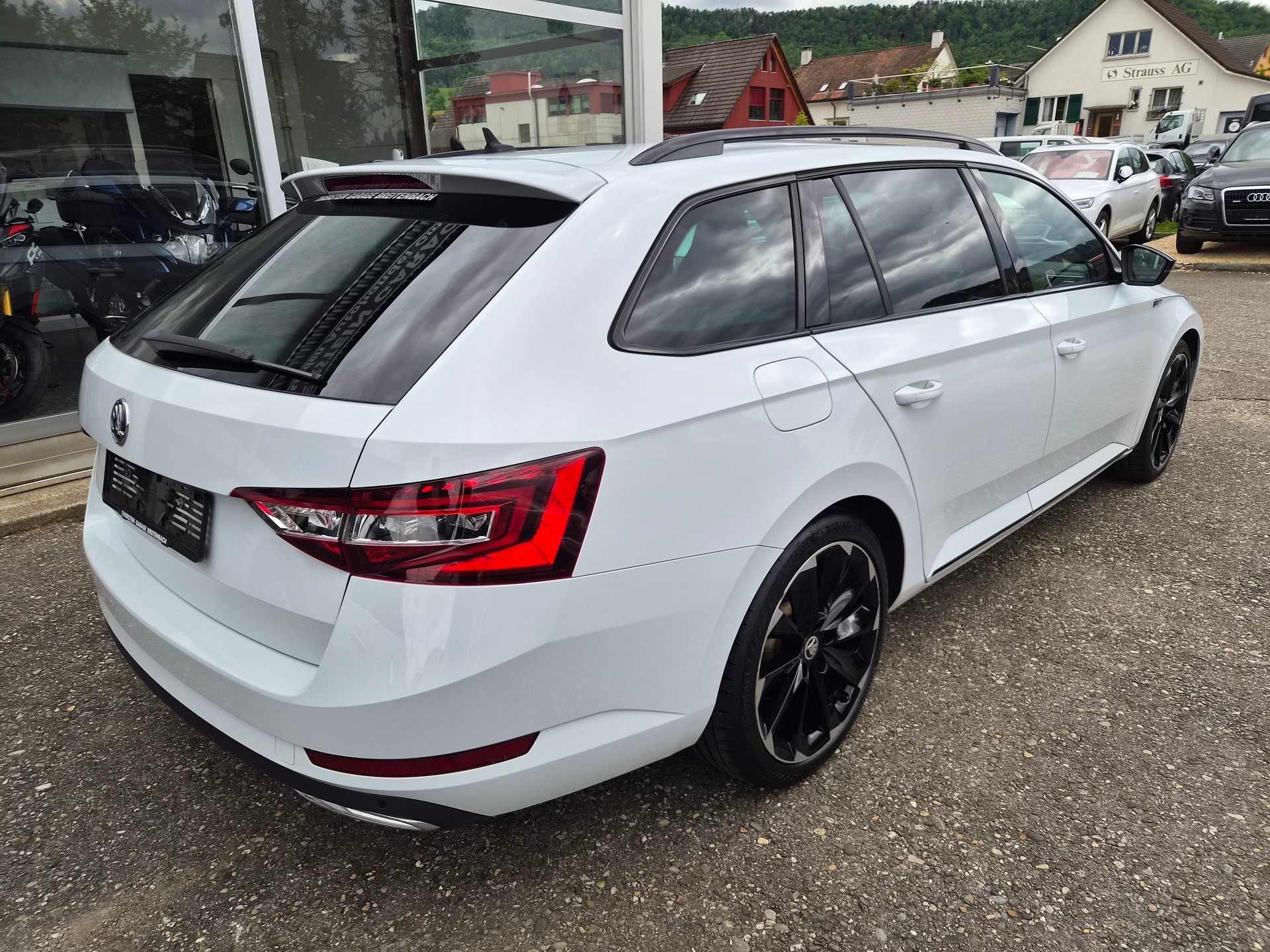 SKODA Superb Combi 2.0 TDi Sport Line 4x4 DSG-image-5