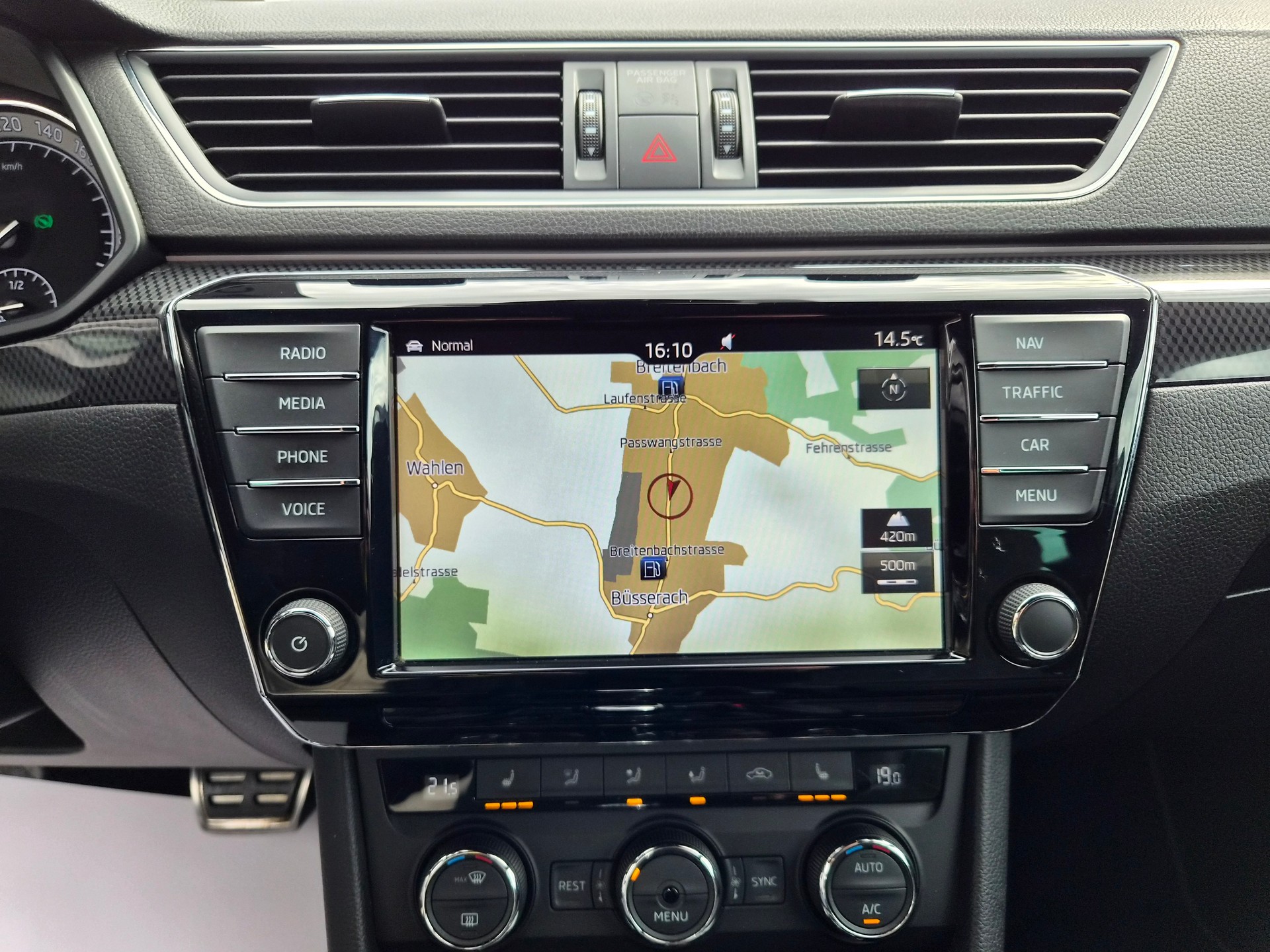 SKODA Superb Combi 2.0 TDi Sport Line 4x4 DSG-image-16