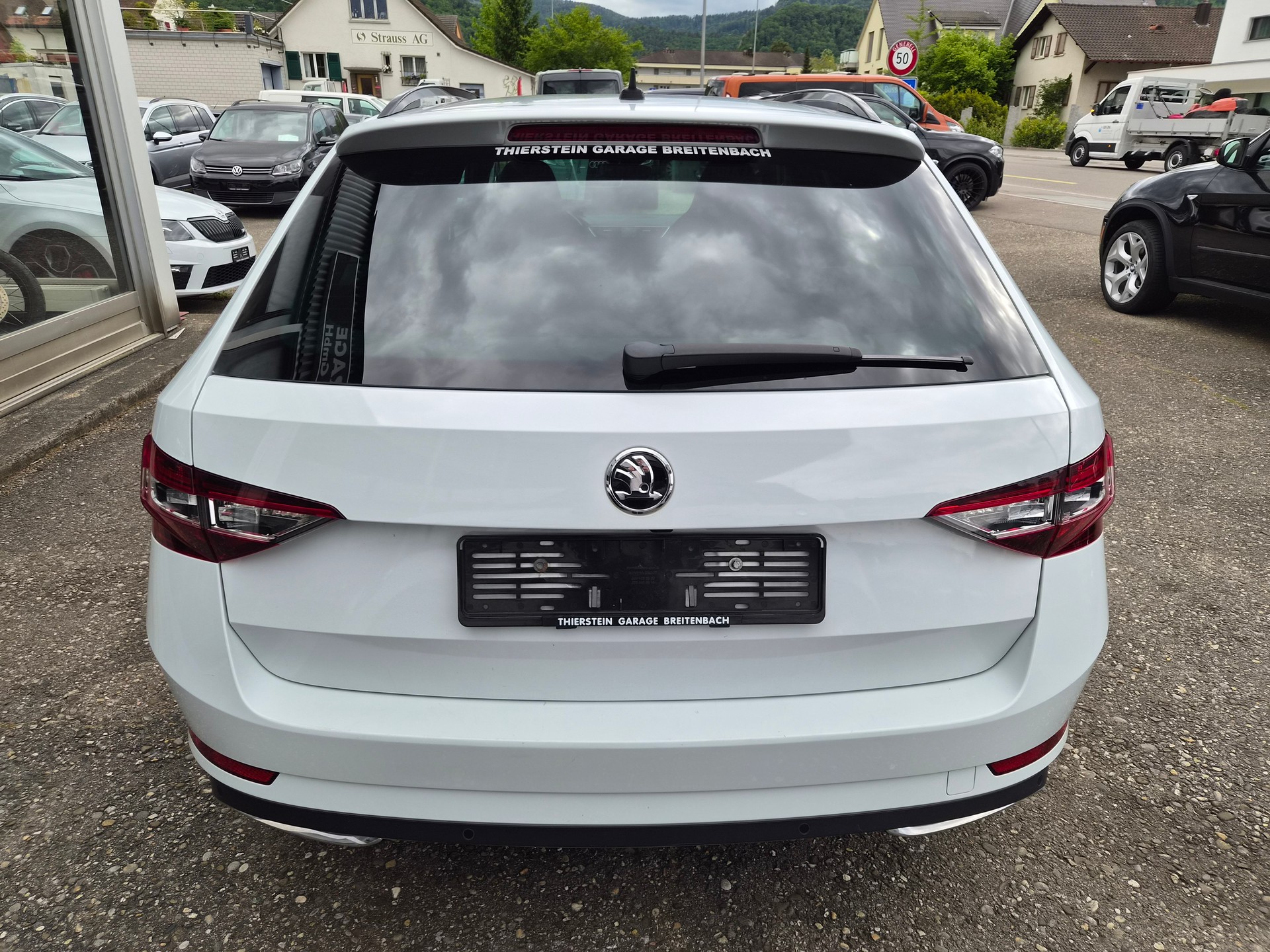 SKODA Superb Combi 2.0 TDi Sport Line 4x4 DSG-image-4