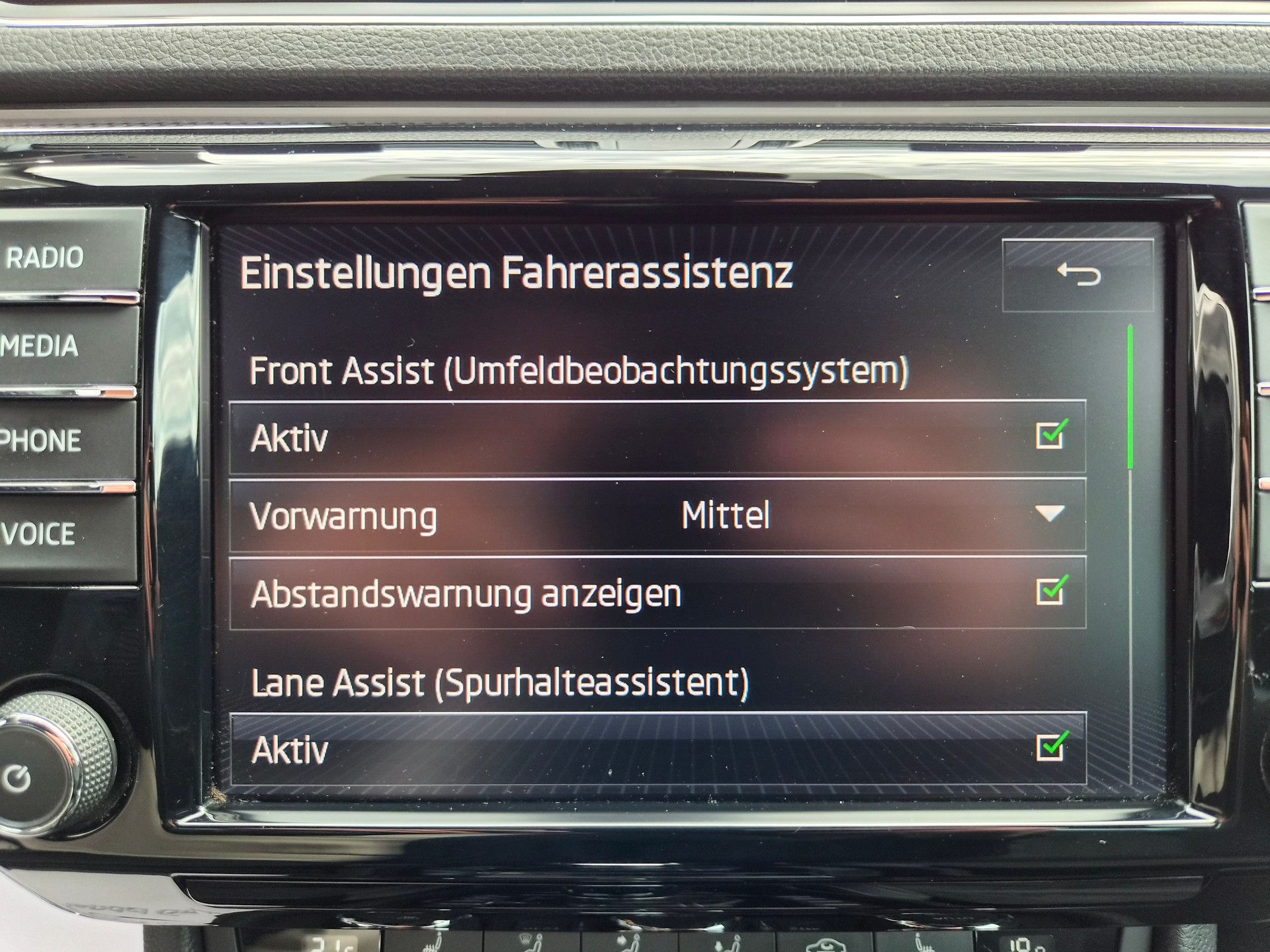 SKODA Superb Combi 2.0 TDi Sport Line 4x4 DSG-image-17