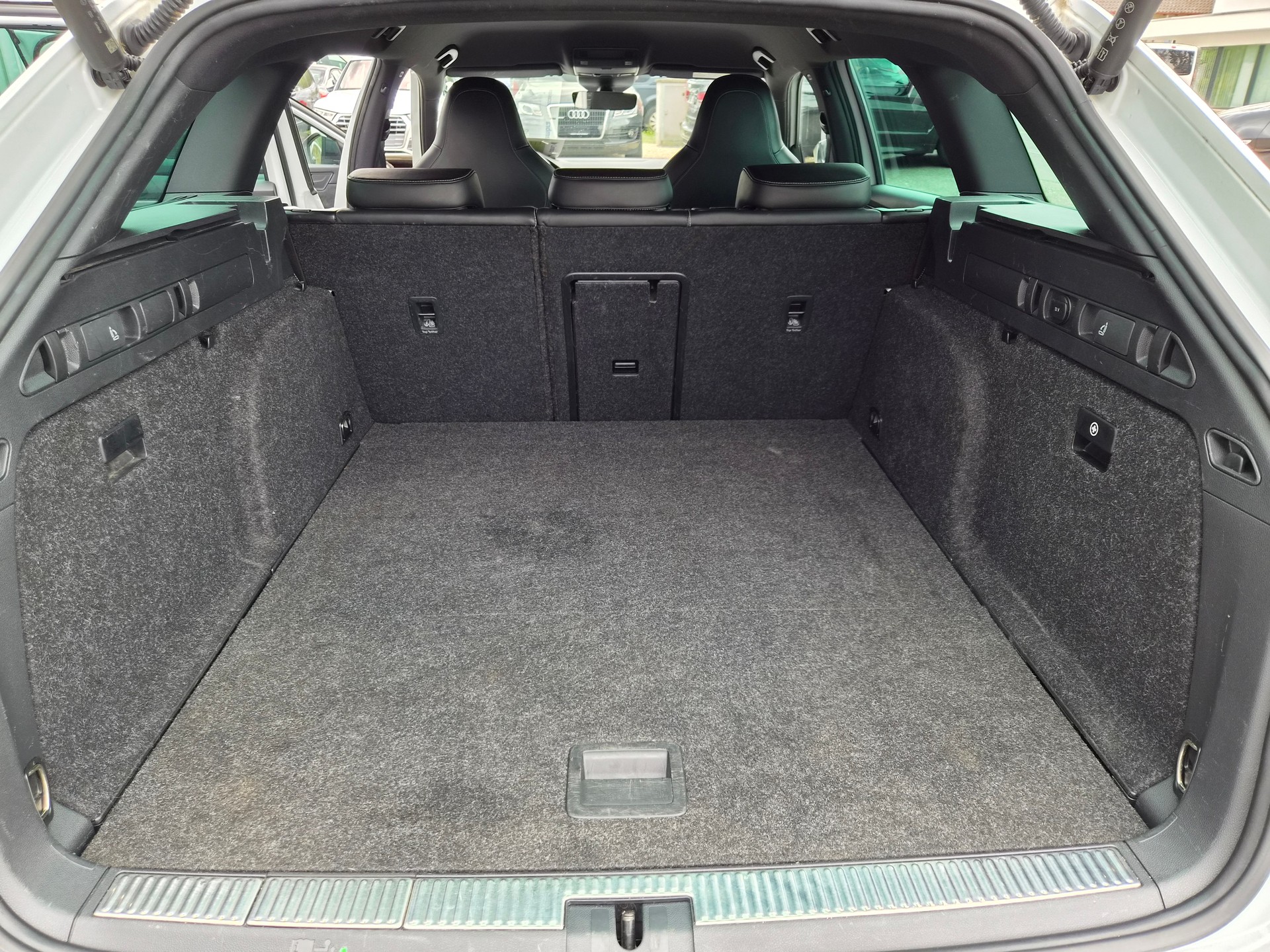 SKODA Superb Combi 2.0 TDi Sport Line 4x4 DSG-image-11