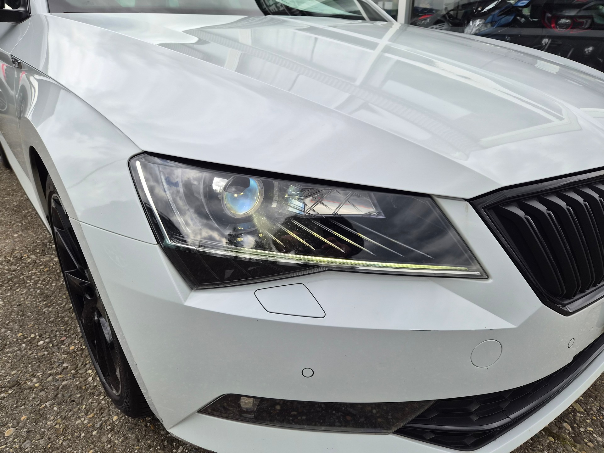 SKODA Superb Combi 2.0 TDi Sport Line 4x4 DSG-image-24