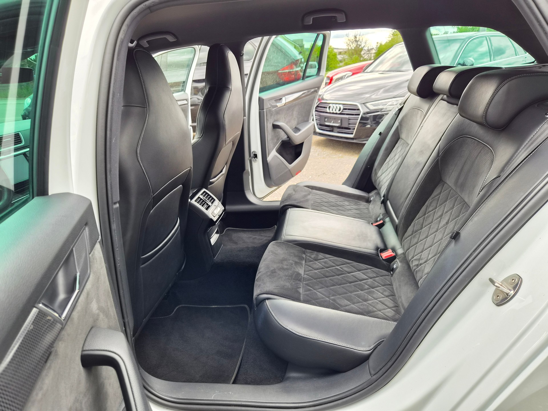 SKODA Superb Combi 2.0 TDi Sport Line 4x4 DSG-image-8