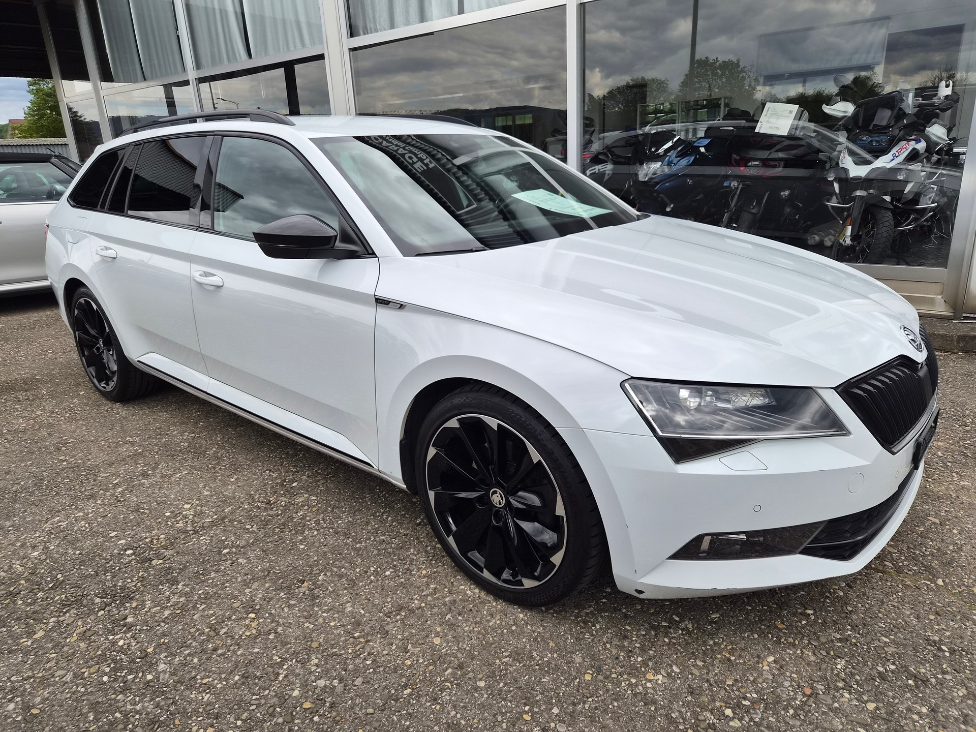 SKODA Superb Combi 2.0 TDi Sport Line 4x4 DSG-image-0