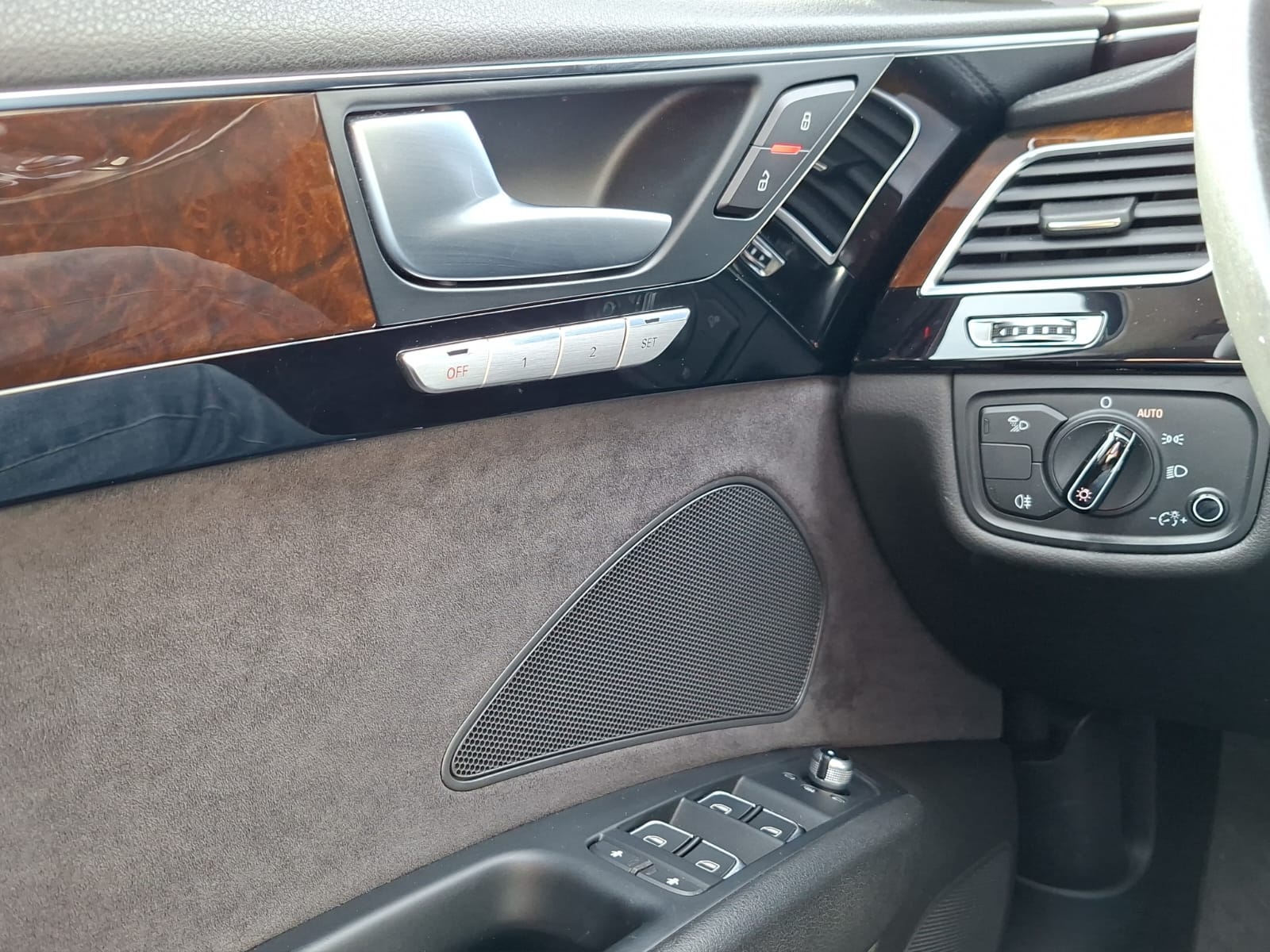 AUDI A8 3.0 TDI ultra quattro tiptronic-image-19