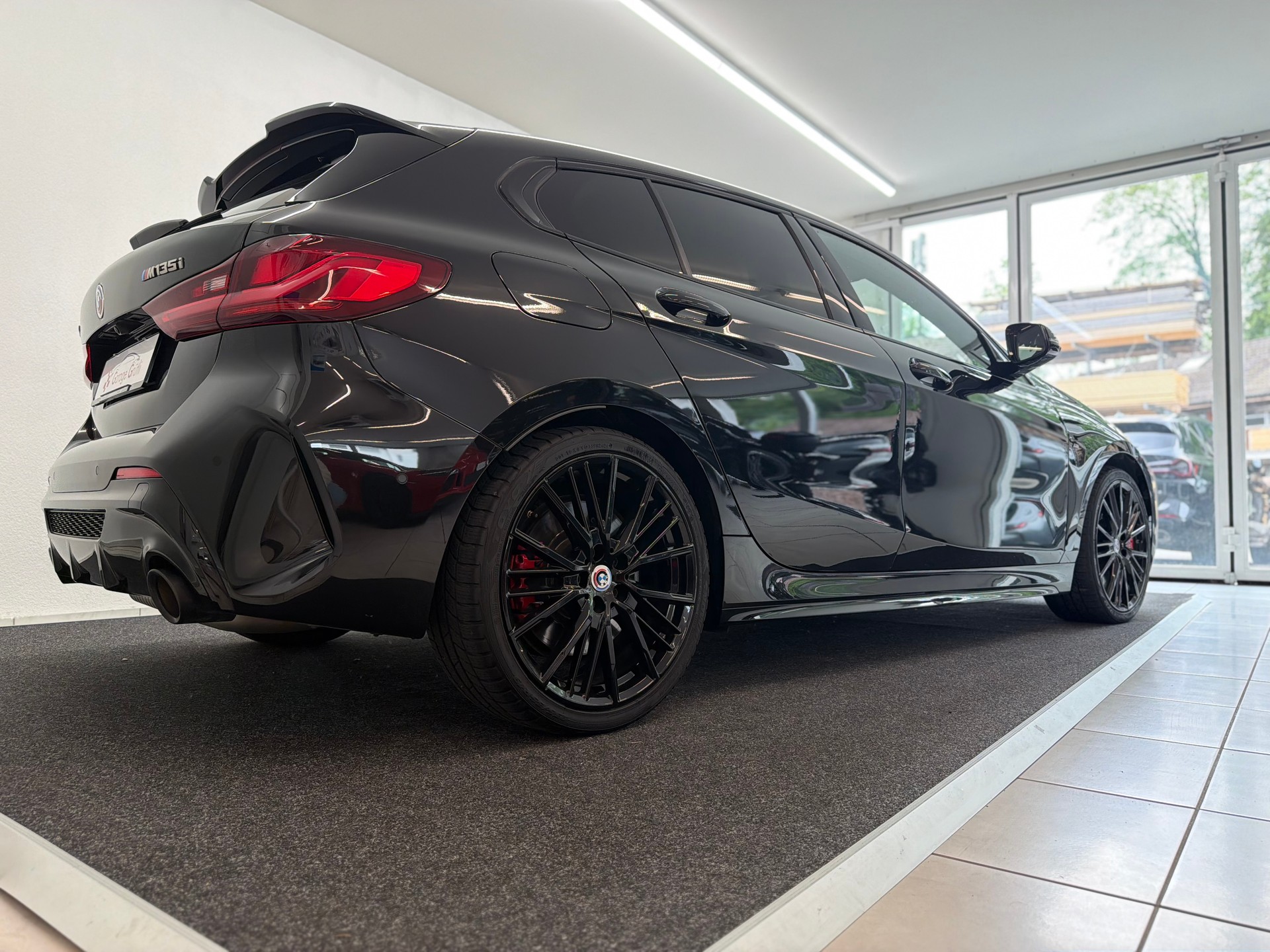 BMW M135i xDrive M Sport Pro Steptronic Edition-image-4