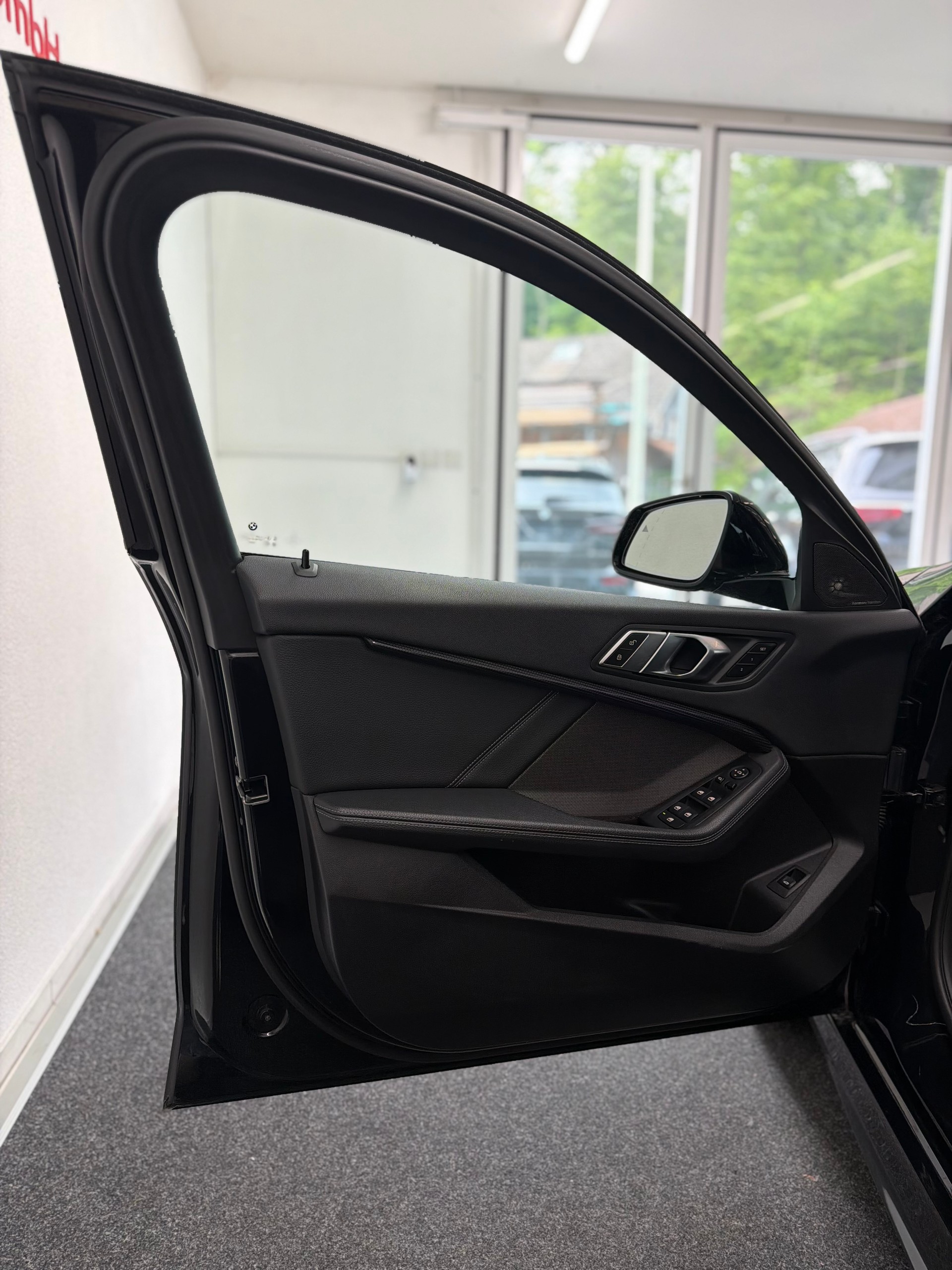 BMW M135i xDrive M Sport Pro Steptronic Edition-image-6