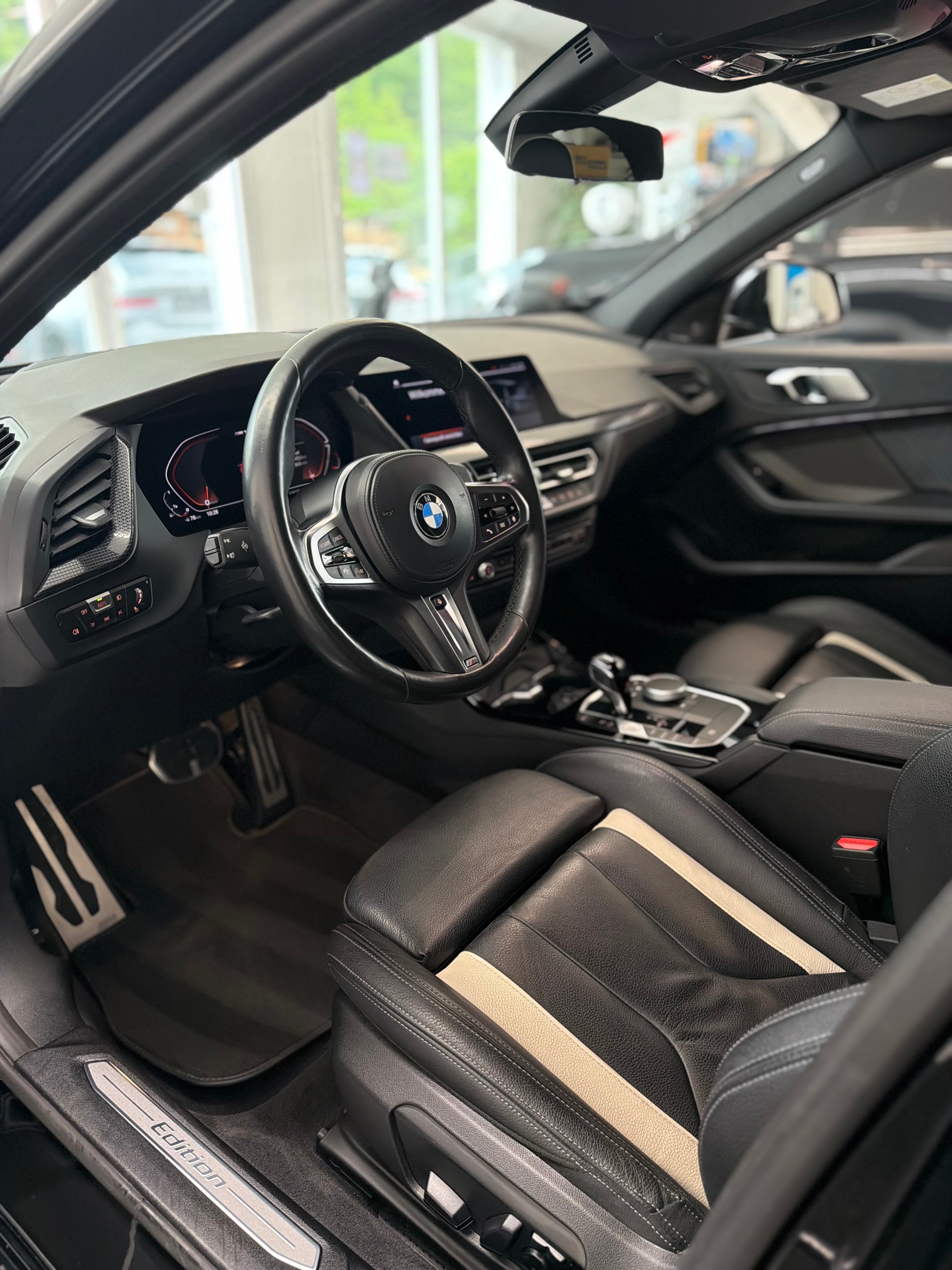 BMW M135i xDrive M Sport Pro Steptronic Edition-image-7