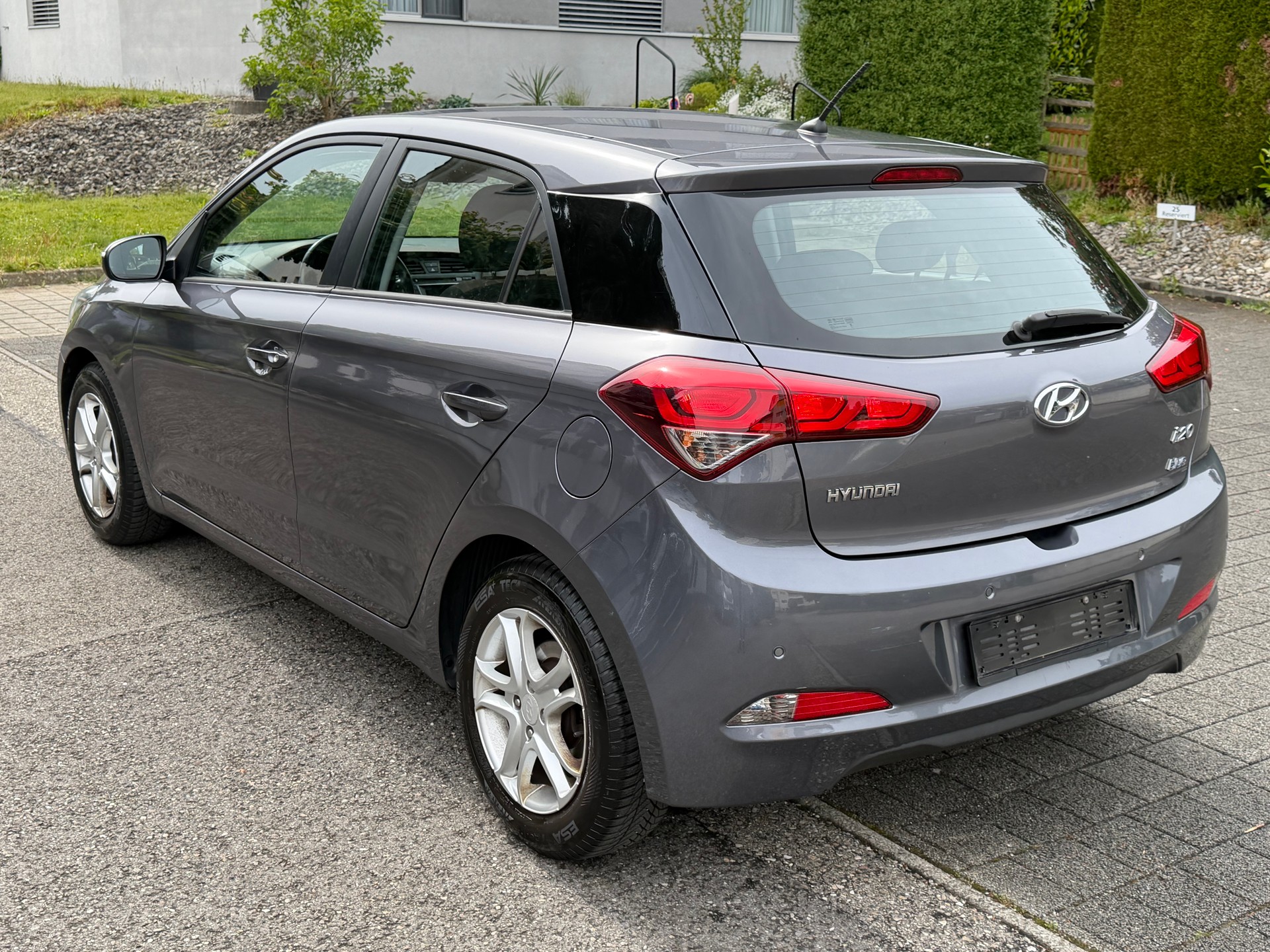 HYUNDAI i20 1.2 Amplia-image-1