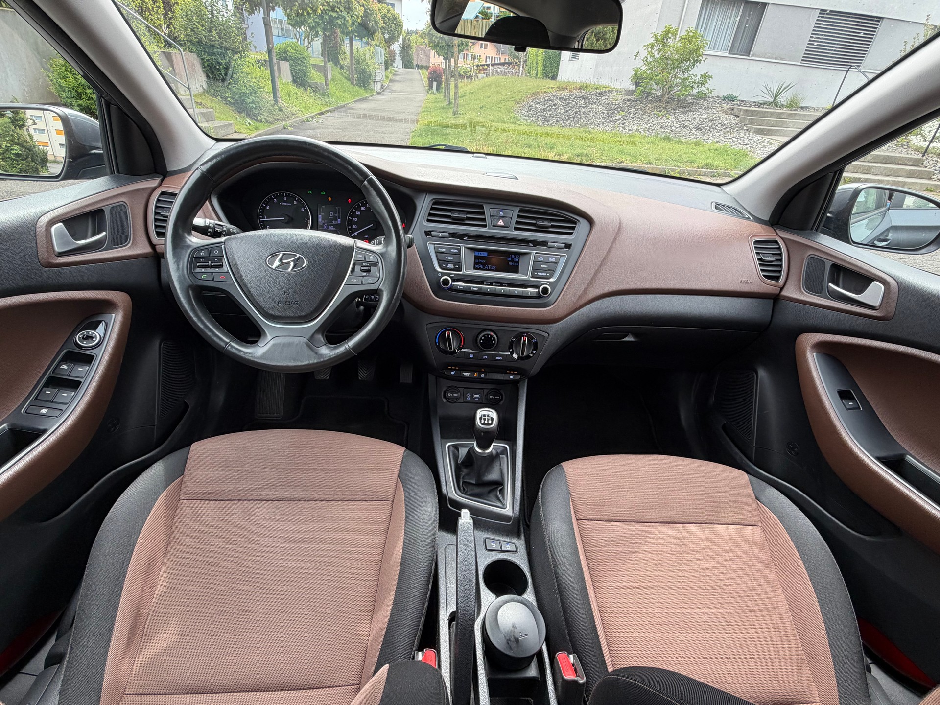 HYUNDAI i20 1.2 Amplia-image-7
