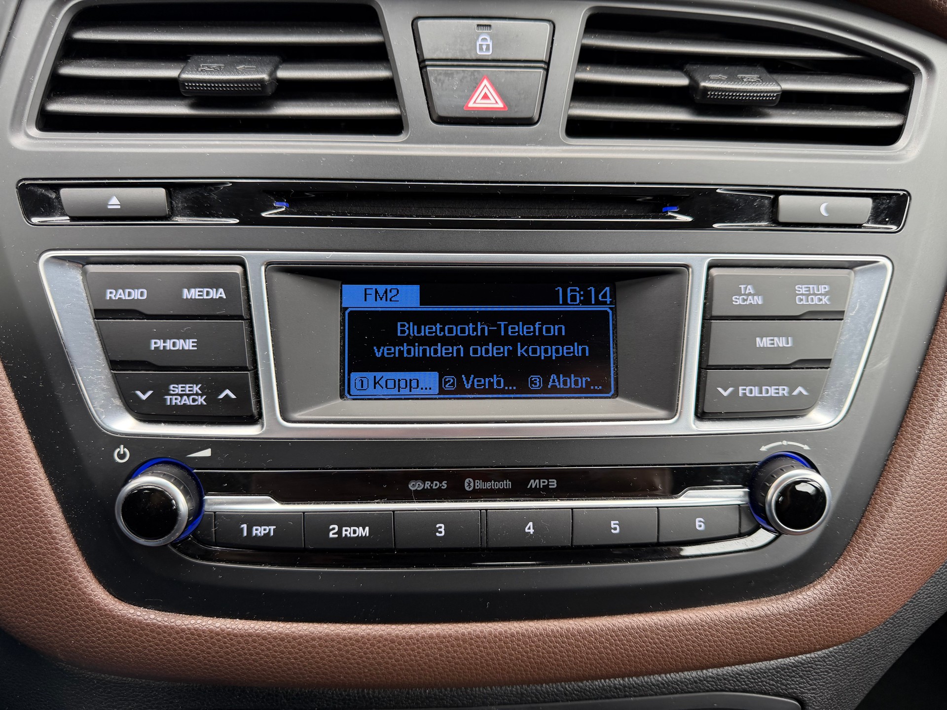 HYUNDAI i20 1.2 Amplia-image-10