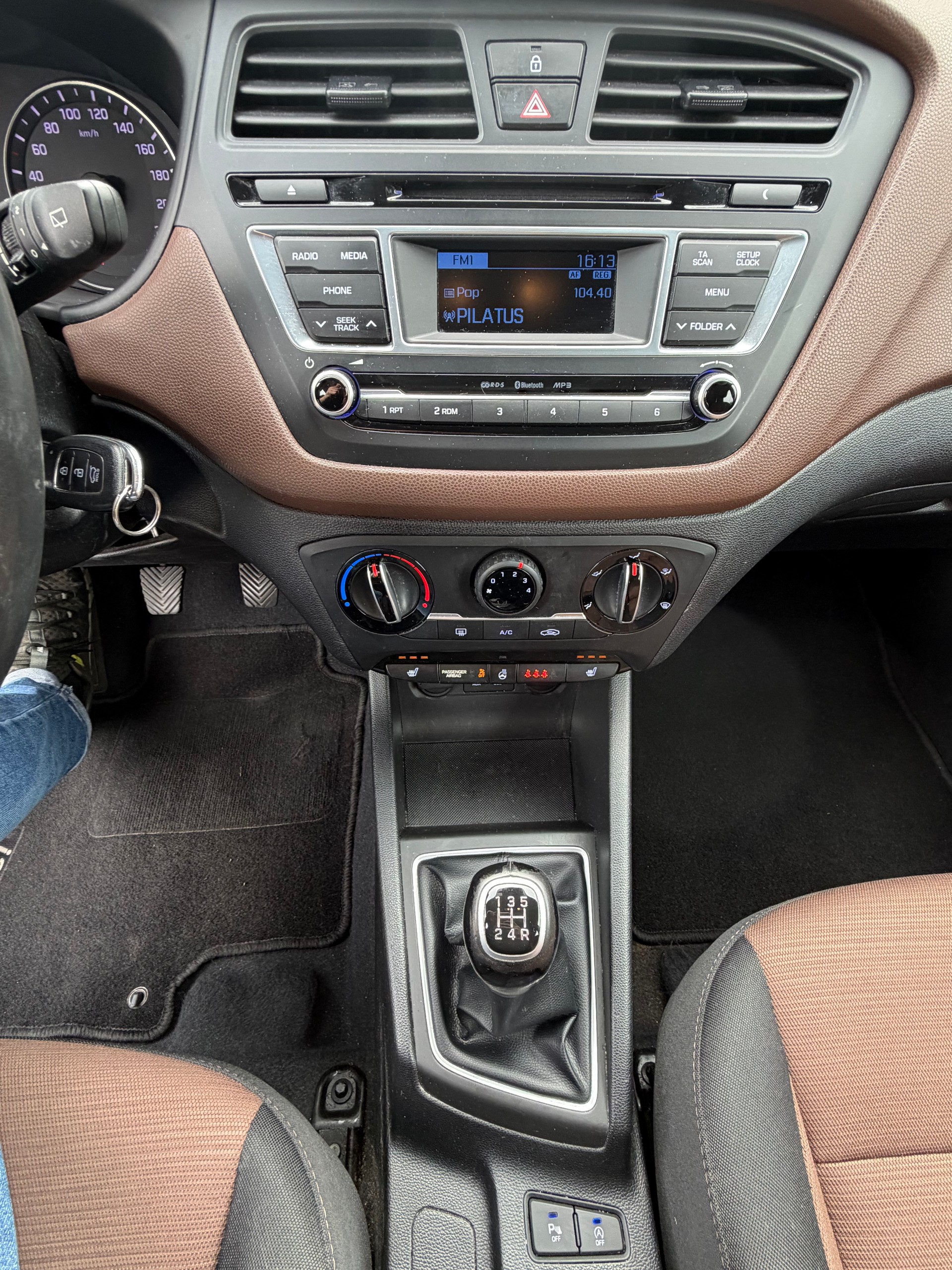 HYUNDAI i20 1.2 Amplia-image-9