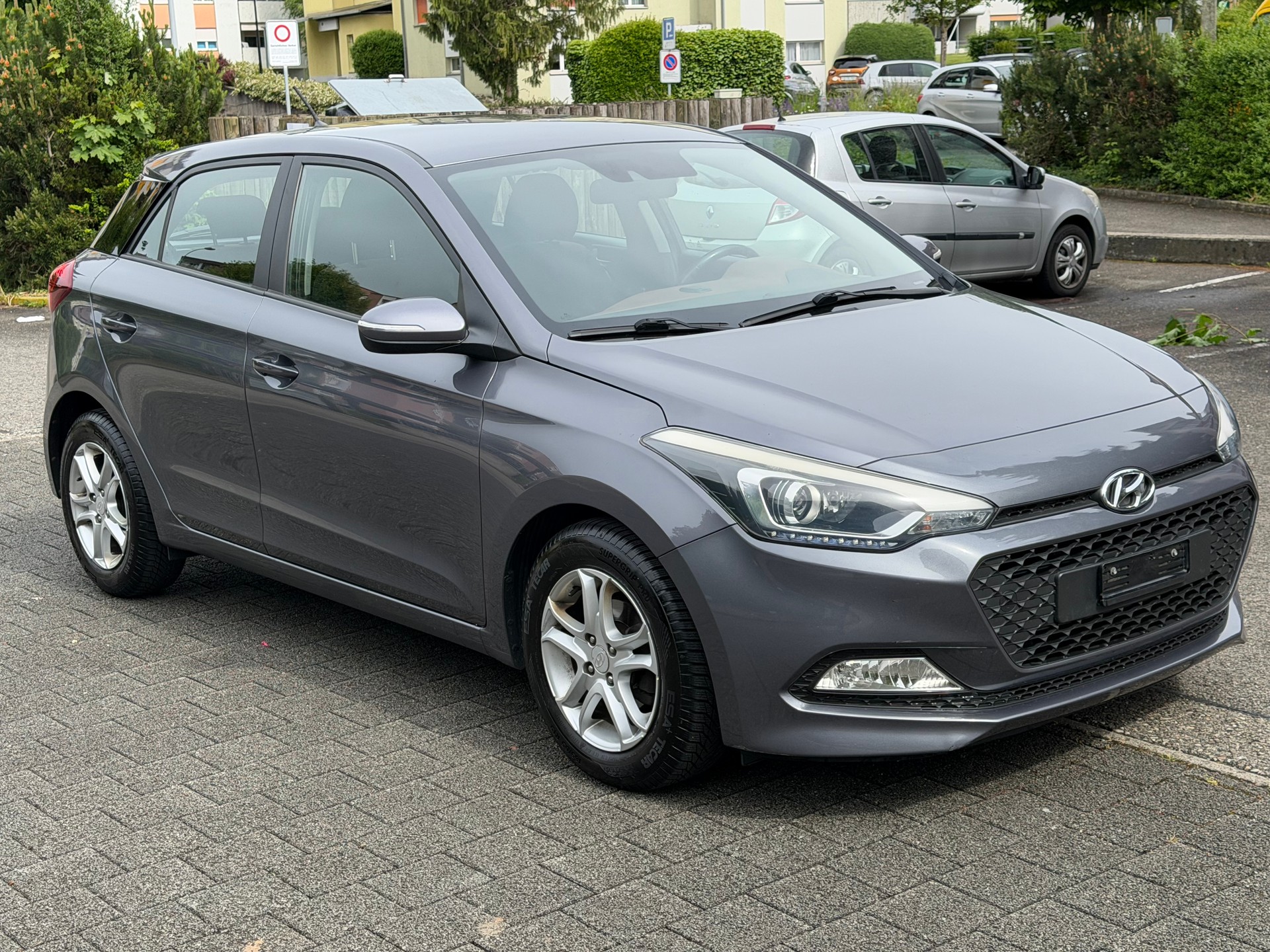 HYUNDAI i20 1.2 Amplia-image-5
