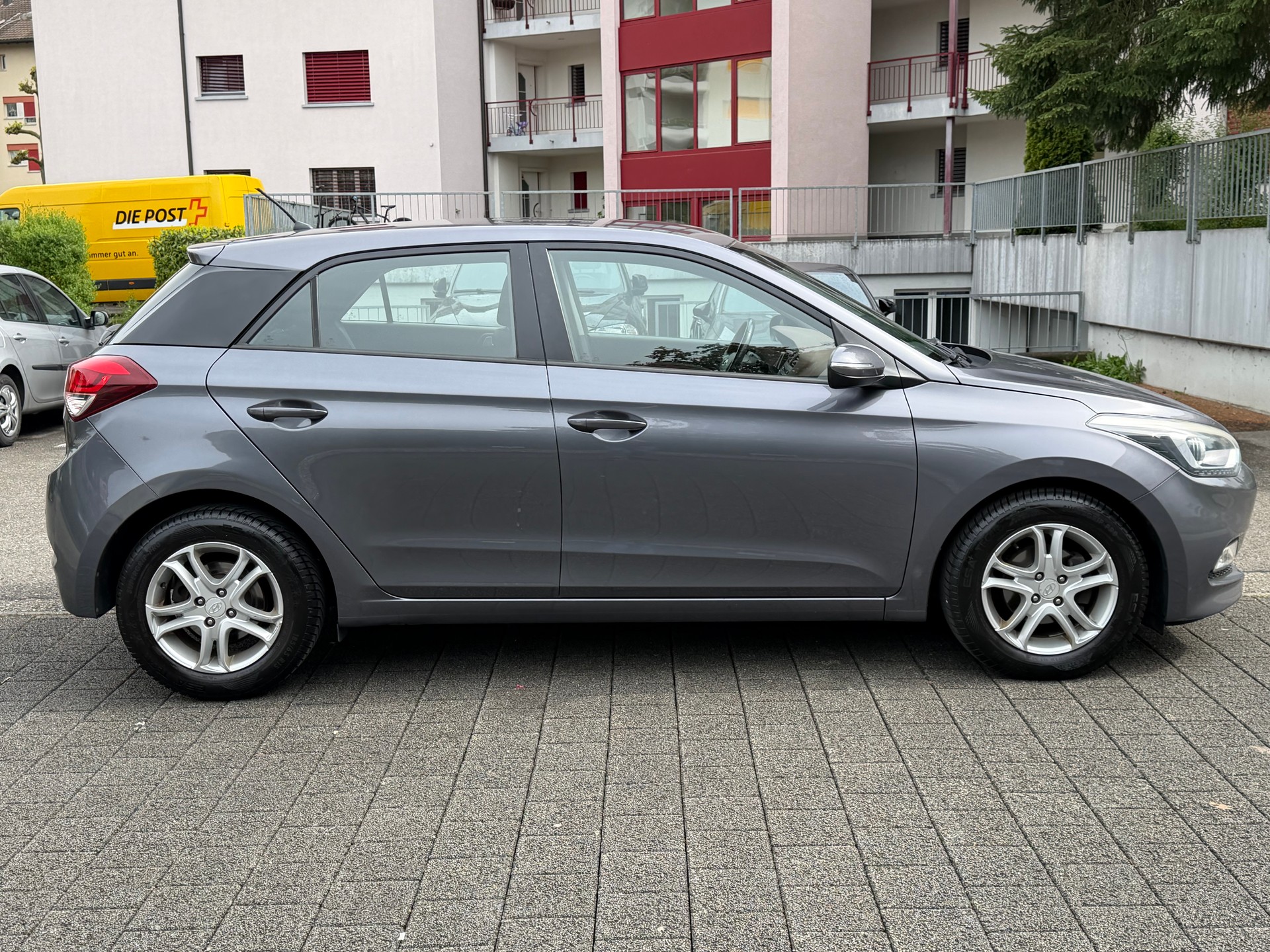 HYUNDAI i20 1.2 Amplia-image-6