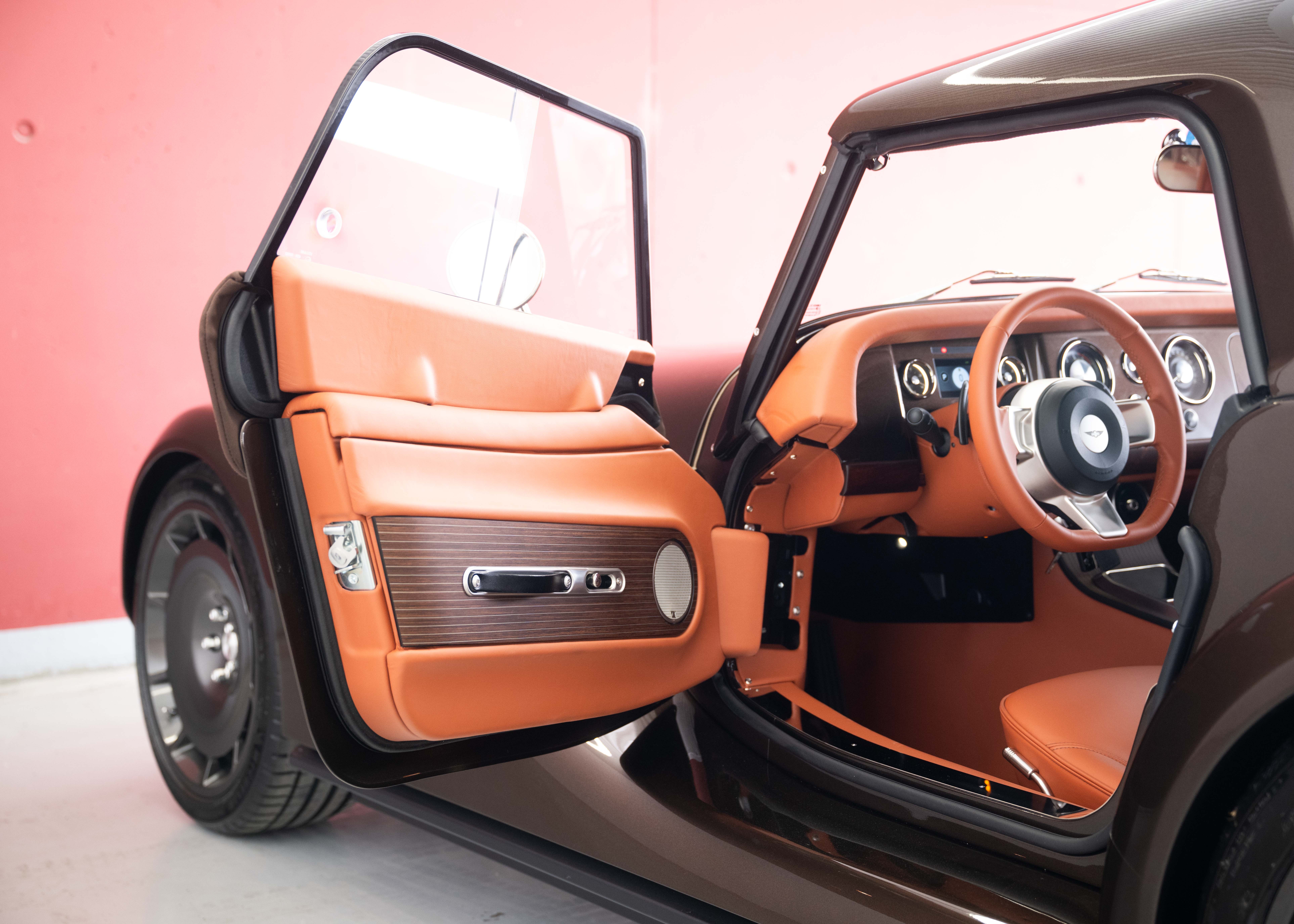 Image MORGAN PLUS-SIX Supersport 3.0 Bespoke (Swiss new car, special custom paint, full options, 42-month factory warranty)